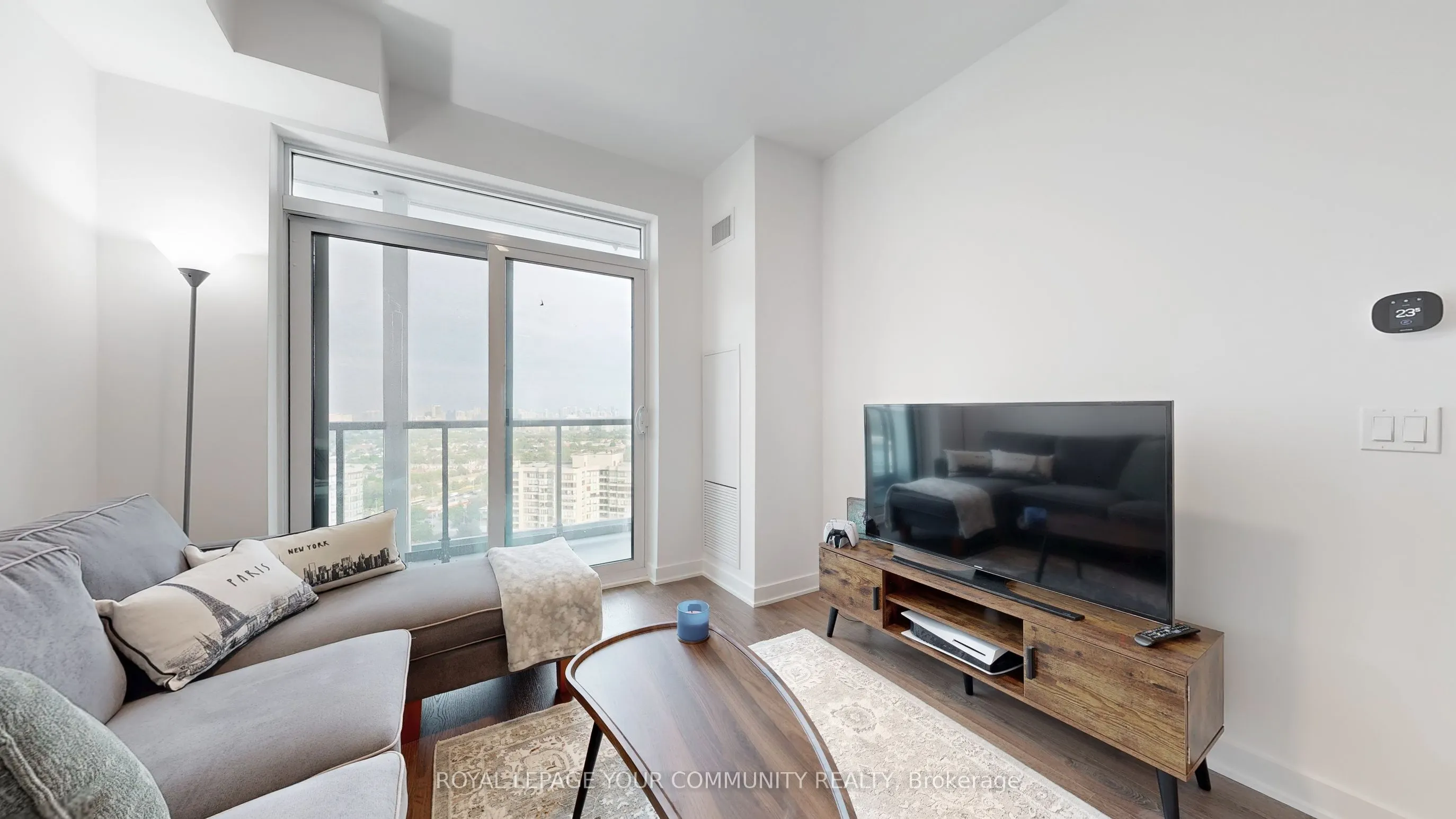 30 Upper Mall Way, #2101