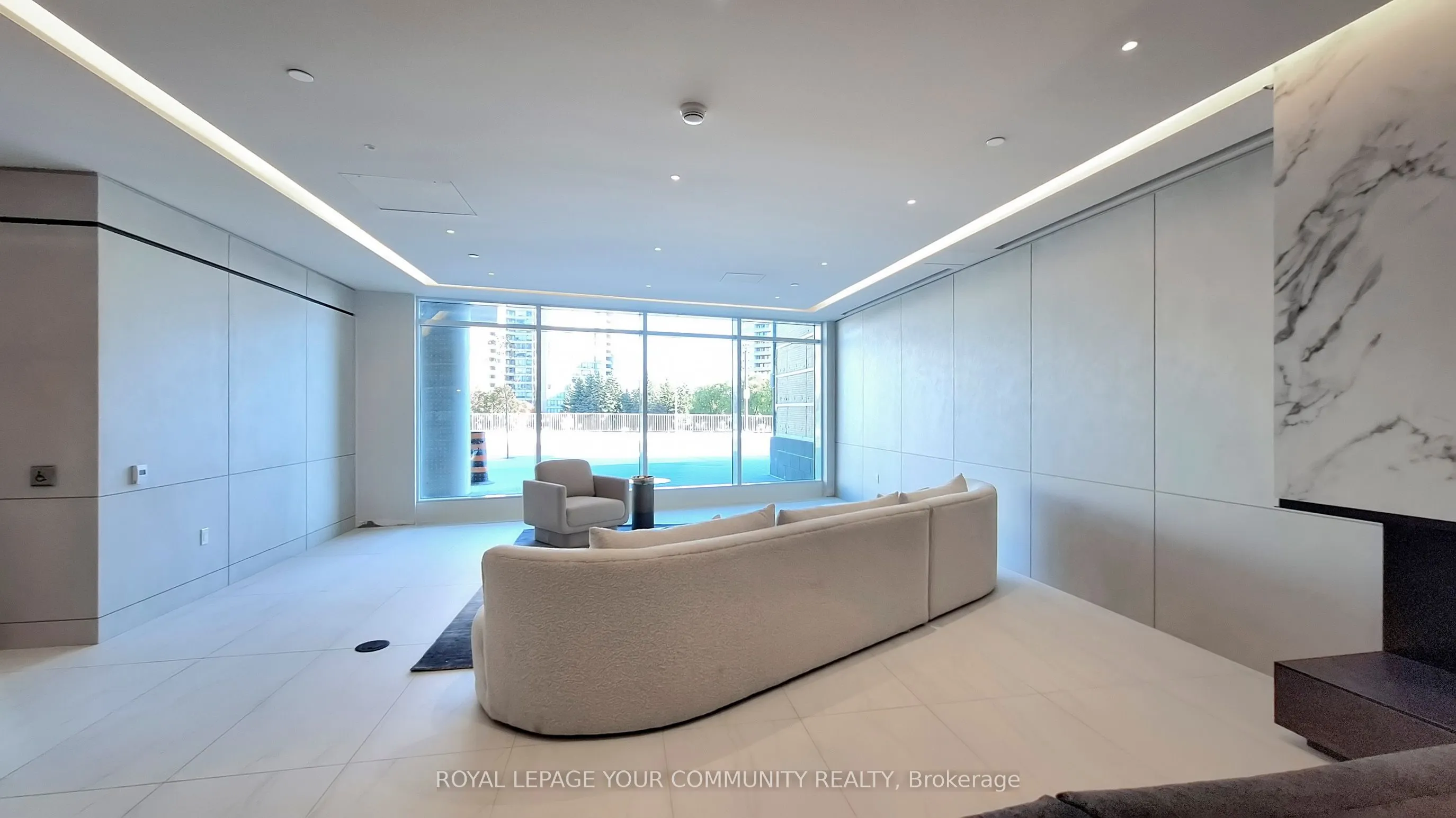 30 Upper Mall Way, #2101