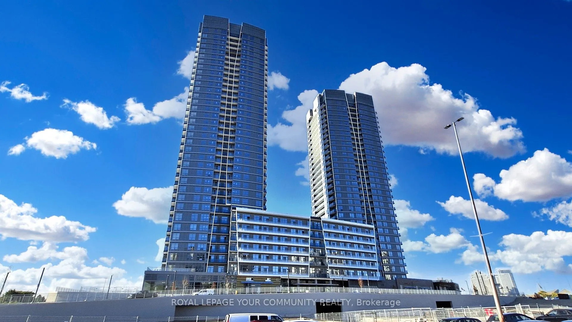 30 Upper Mall Way, #2101