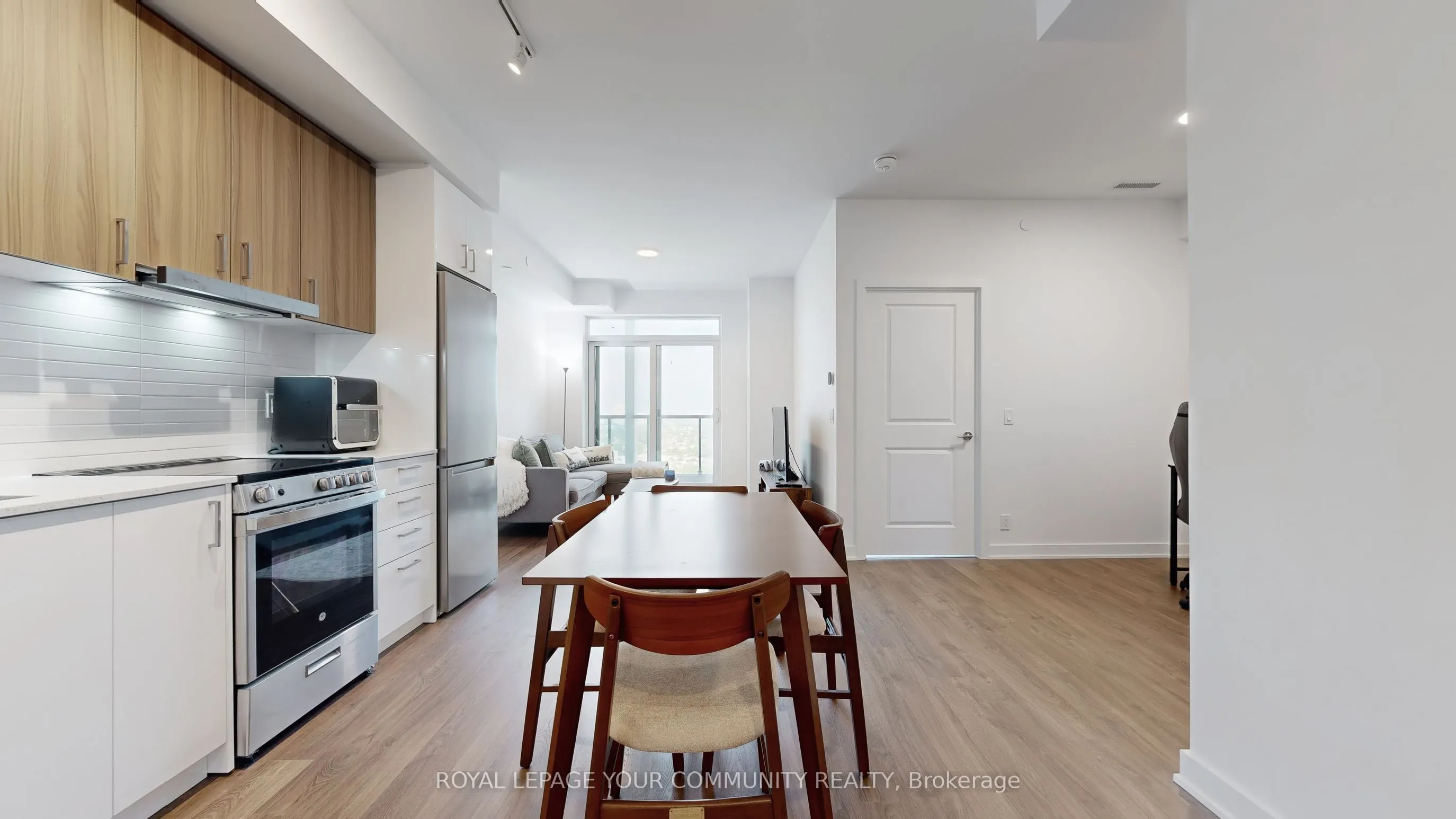 30 Upper Mall Way, #2101