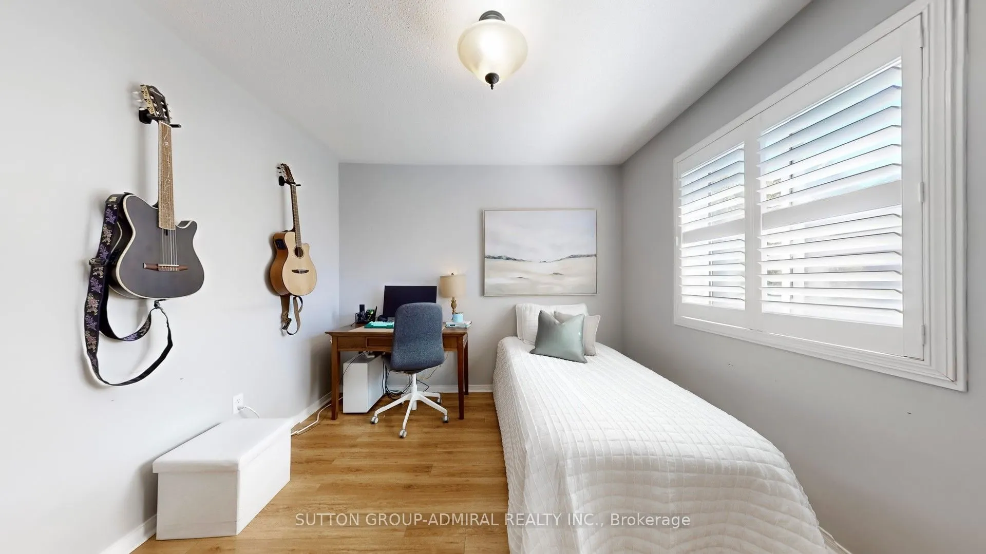 222 Hollywood Hill Circle