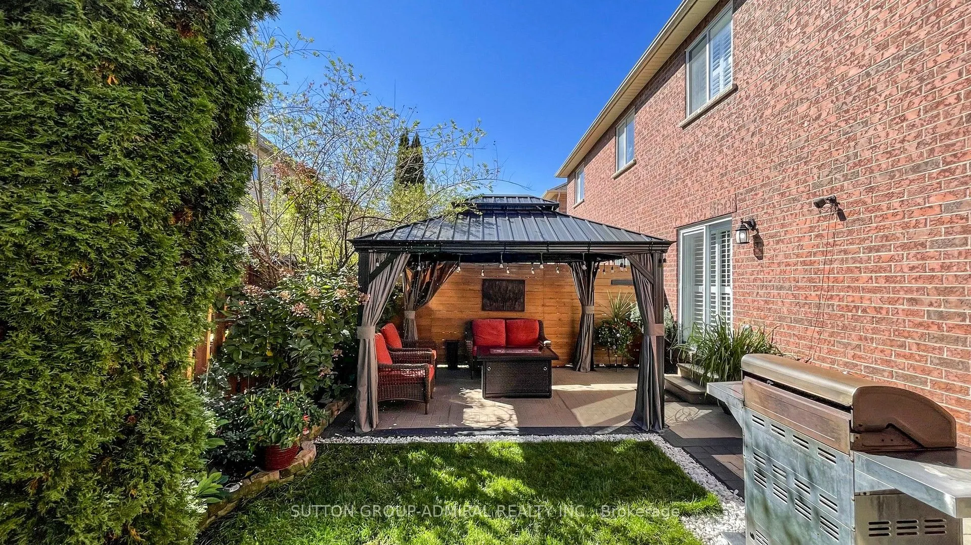 222 Hollywood Hill Circle