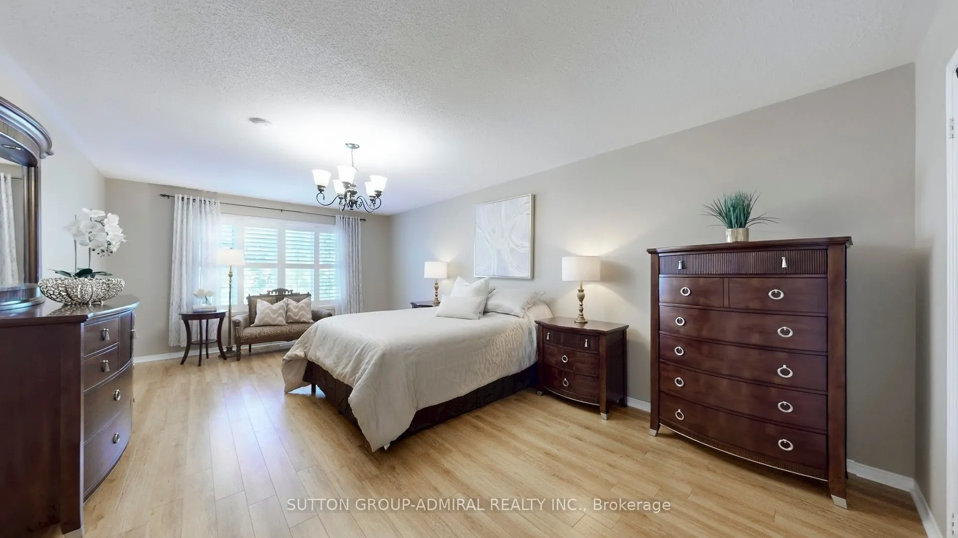 222 Hollywood Hill Circle