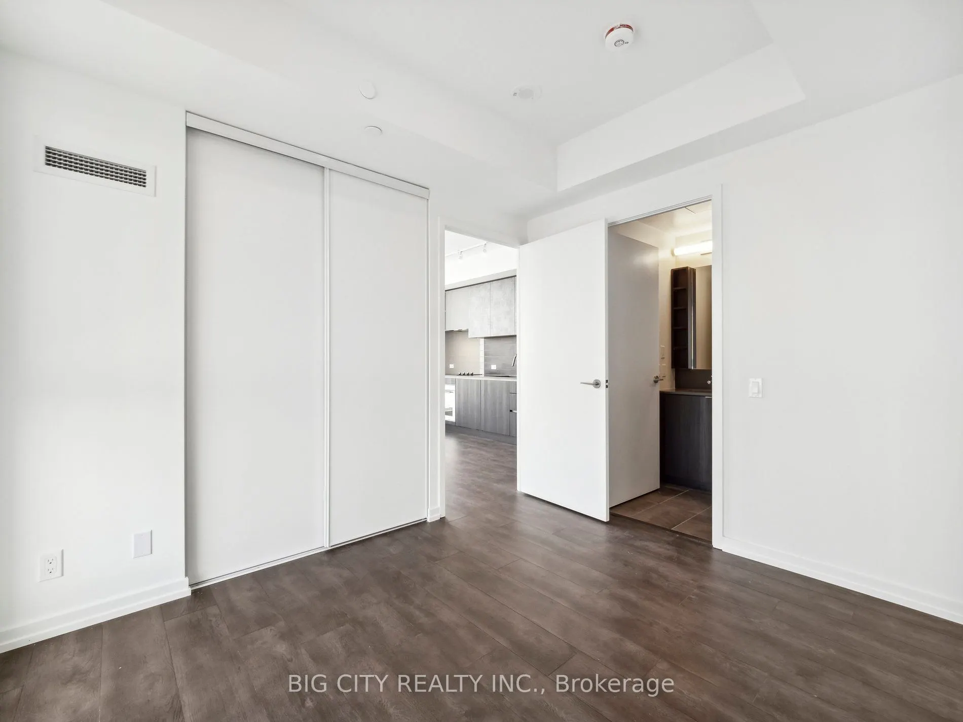 7890 Jane Street, #3909
