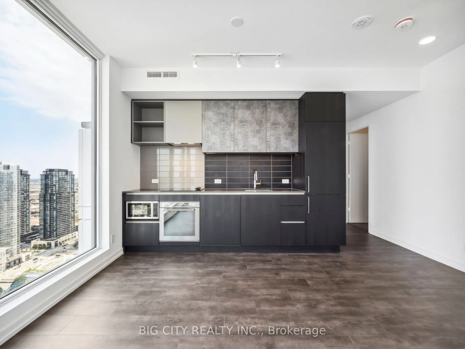 7890 Jane Street, #3909