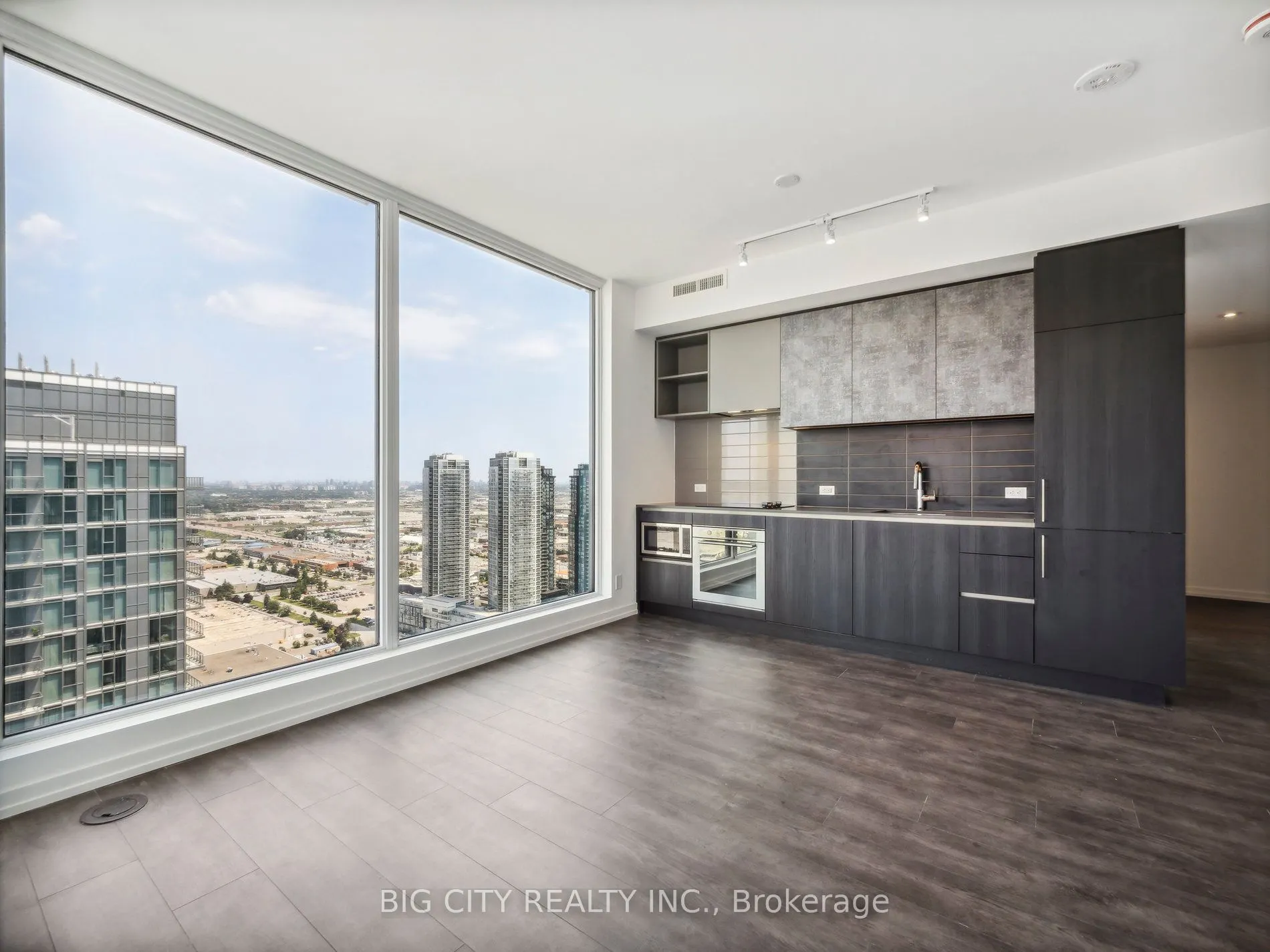 7890 Jane Street, #3909