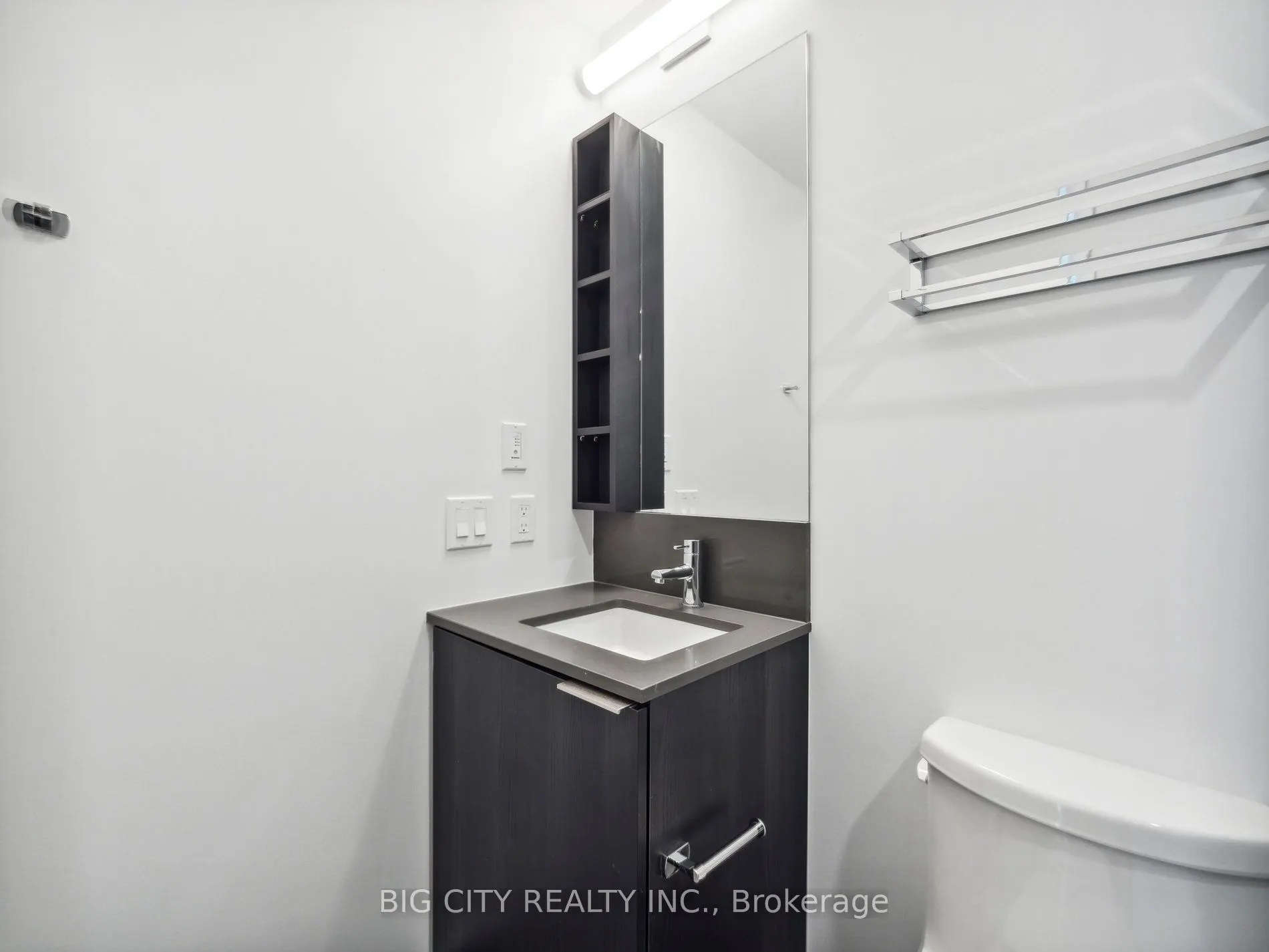 7890 Jane Street, #3909