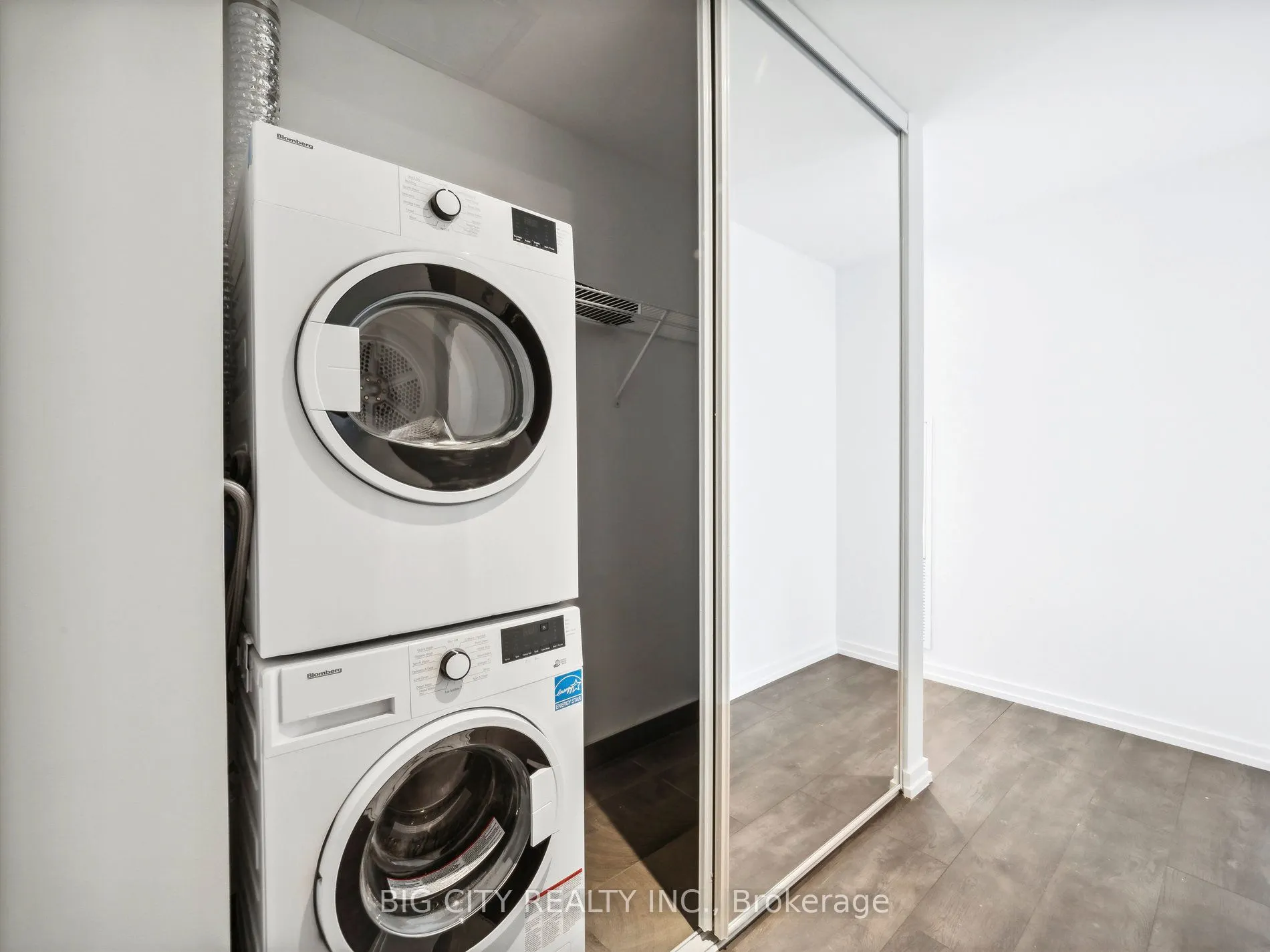 7890 Jane Street, #3909