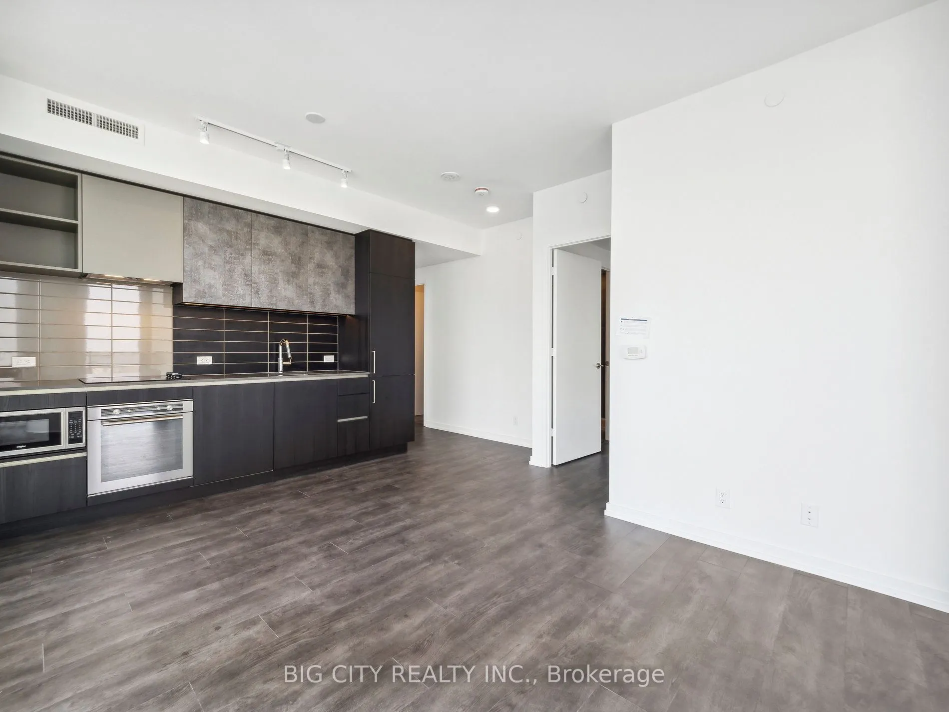 7890 Jane Street, #3909