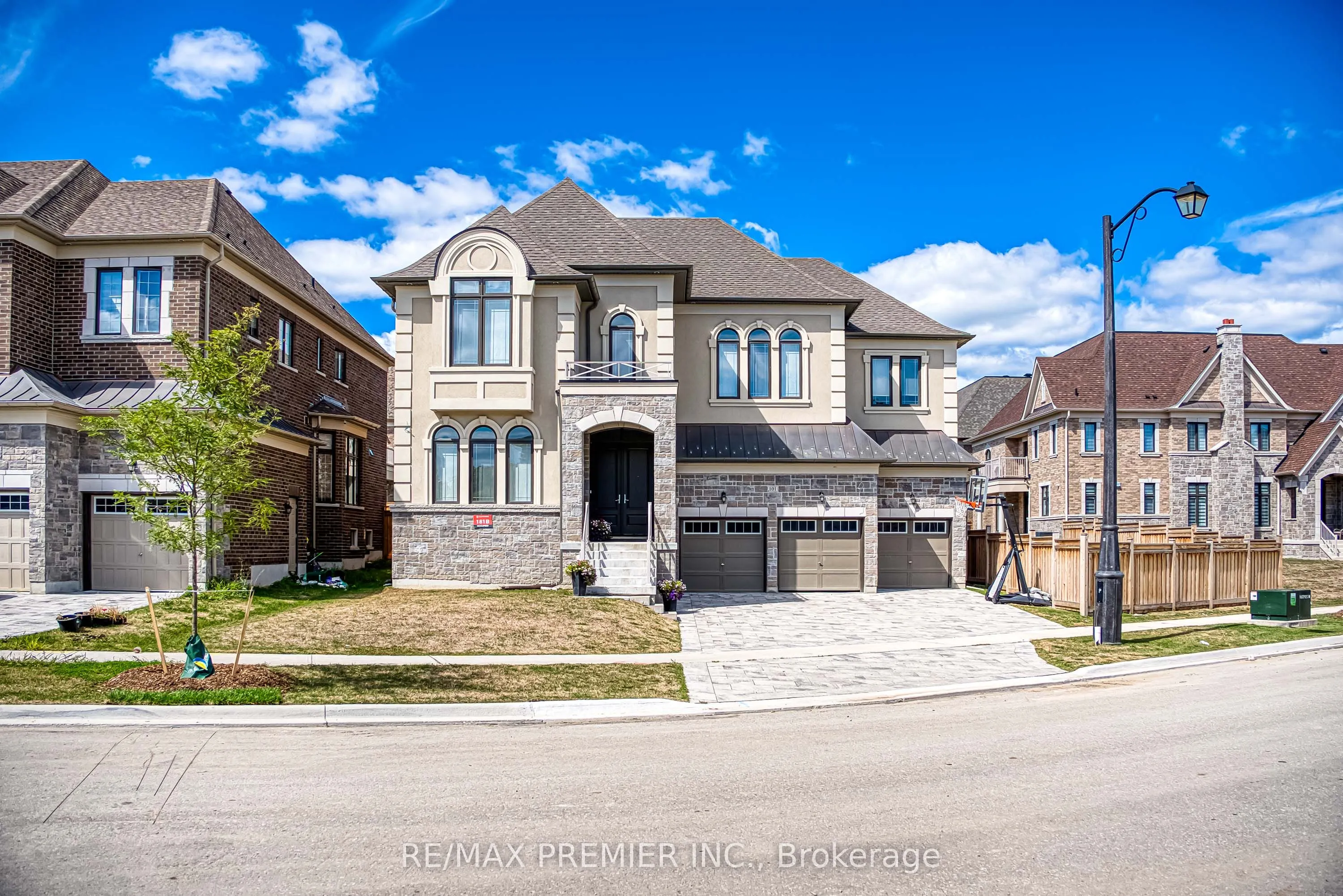 101 Appleyard Avenue