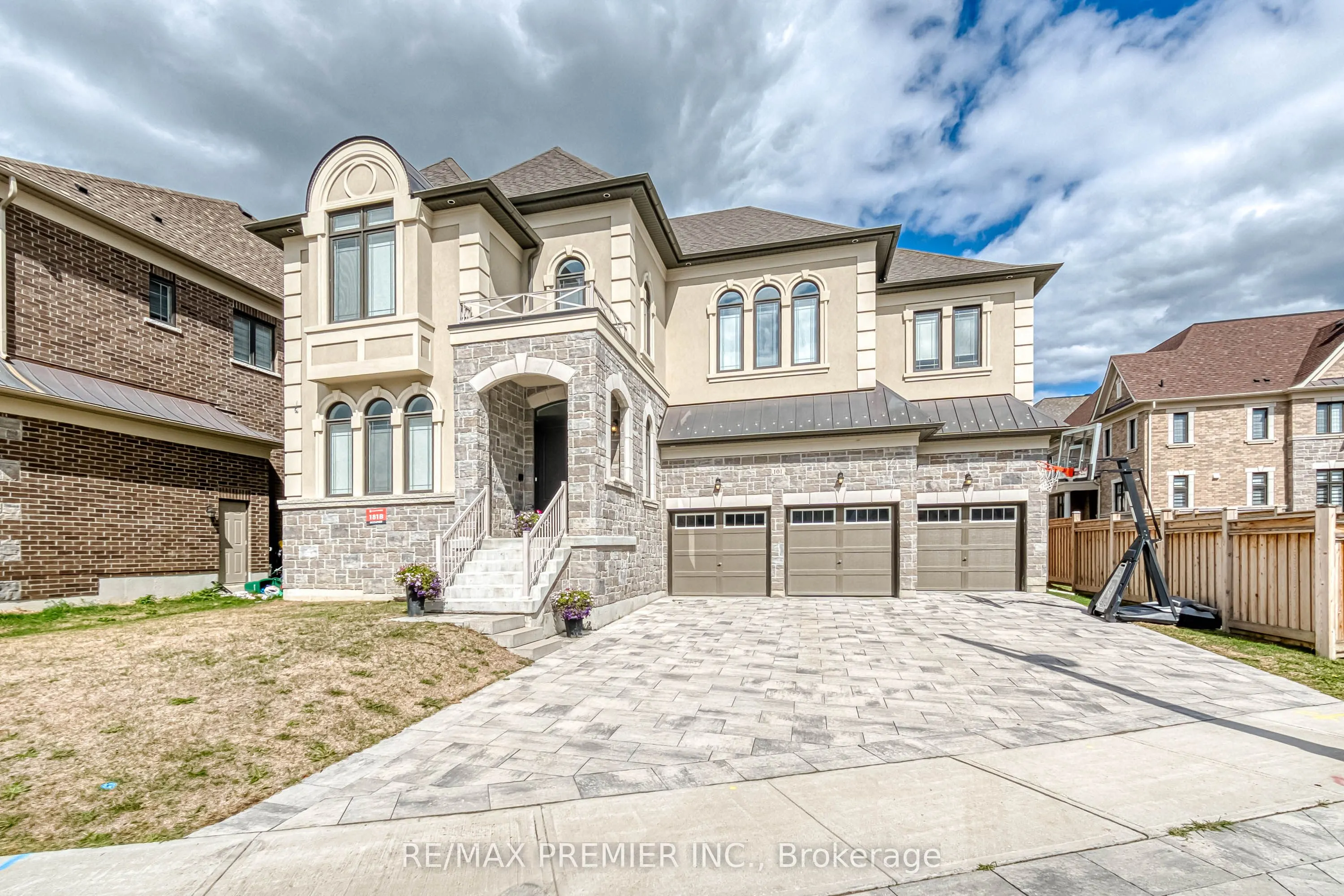 101 Appleyard Avenue