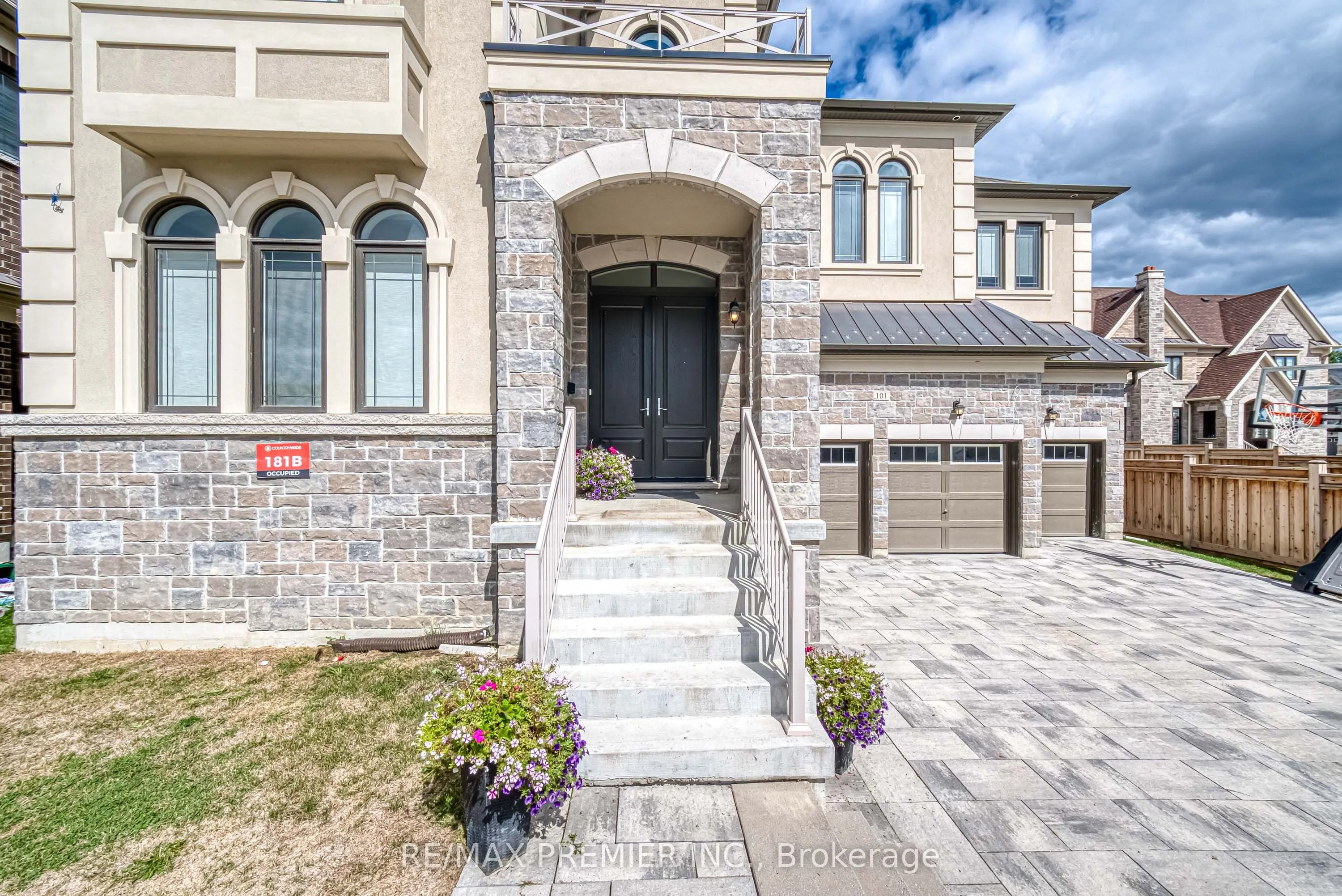 101 Appleyard Avenue