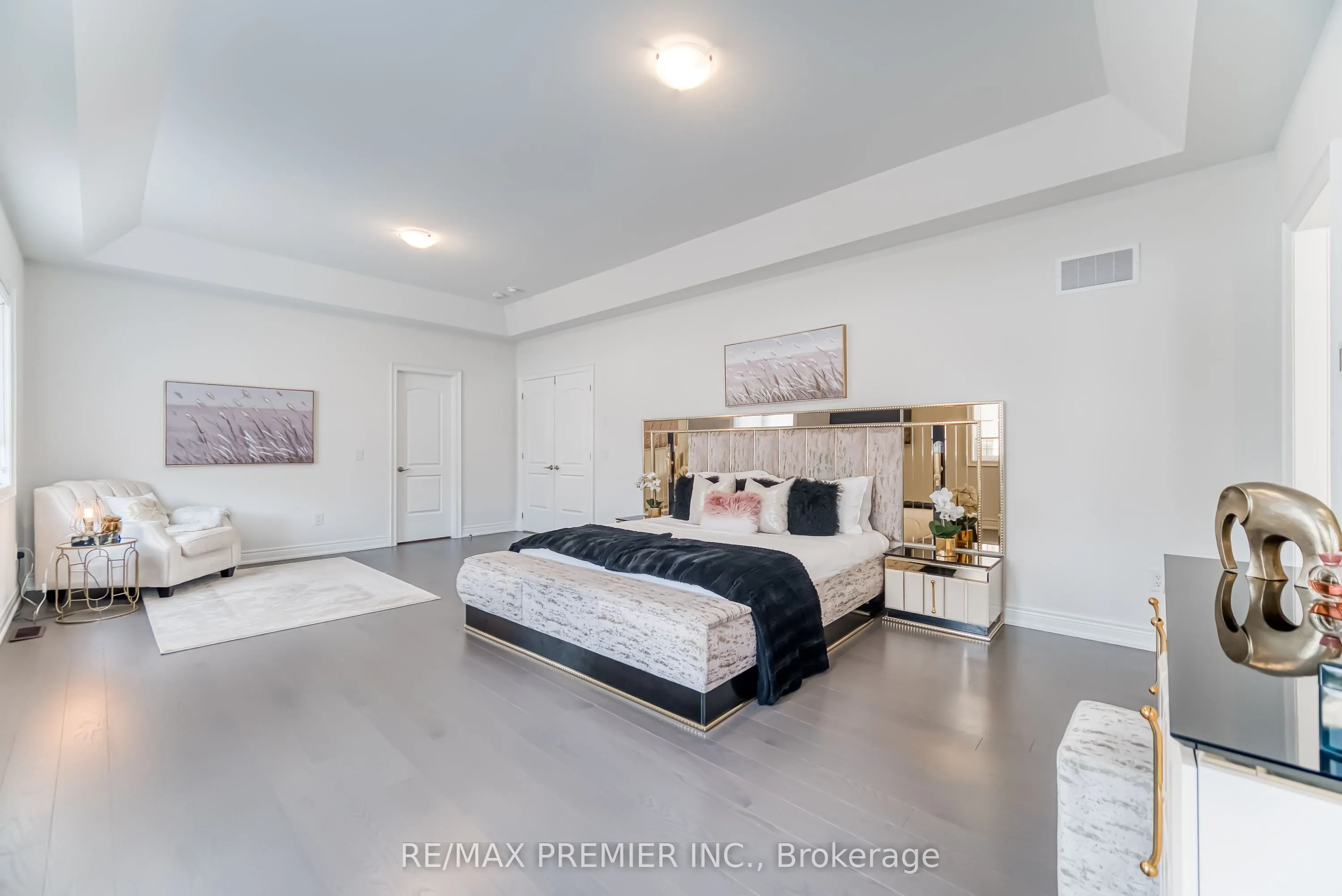 101 Appleyard Avenue