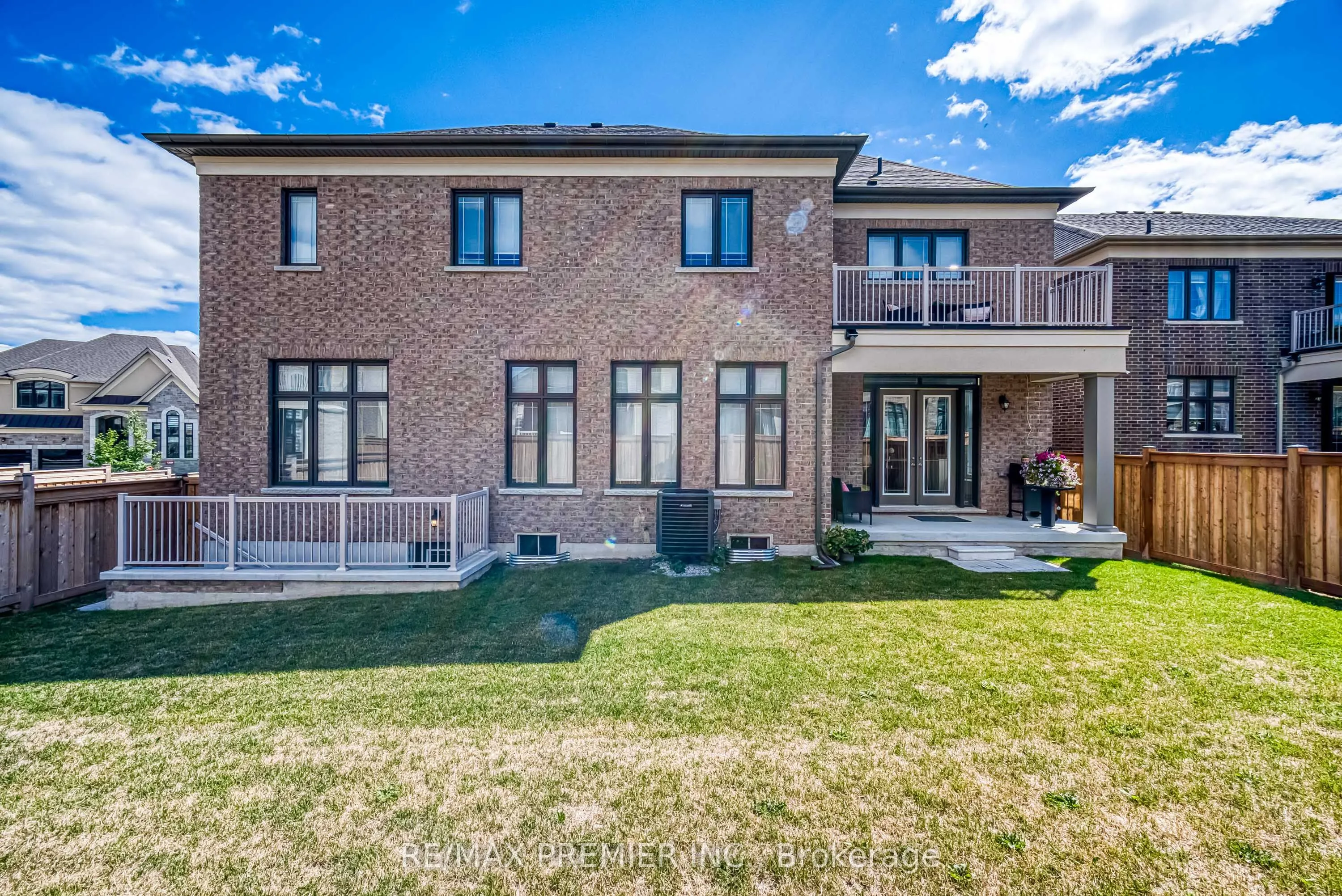 101 Appleyard Avenue