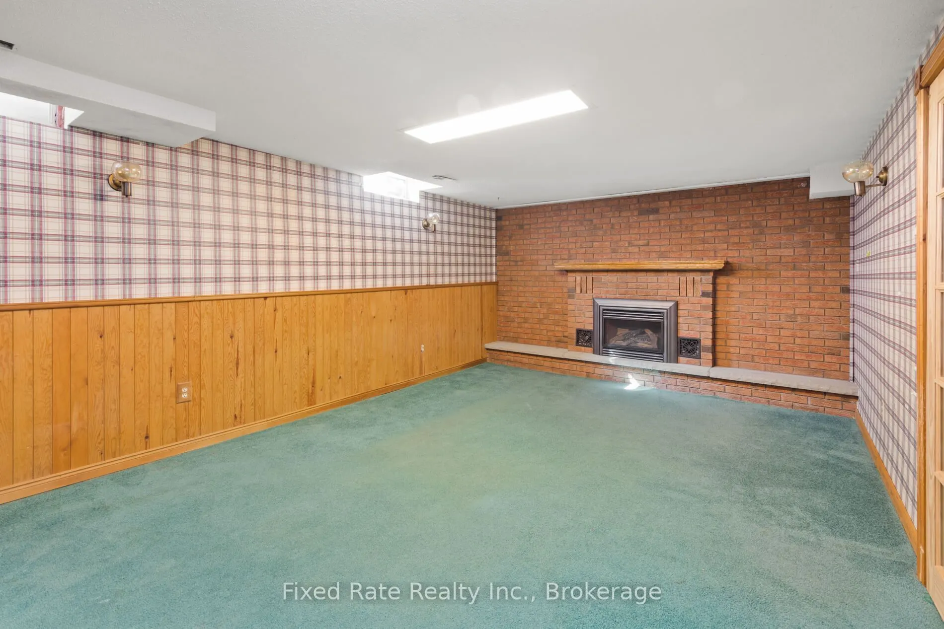 370 Selby Crescent