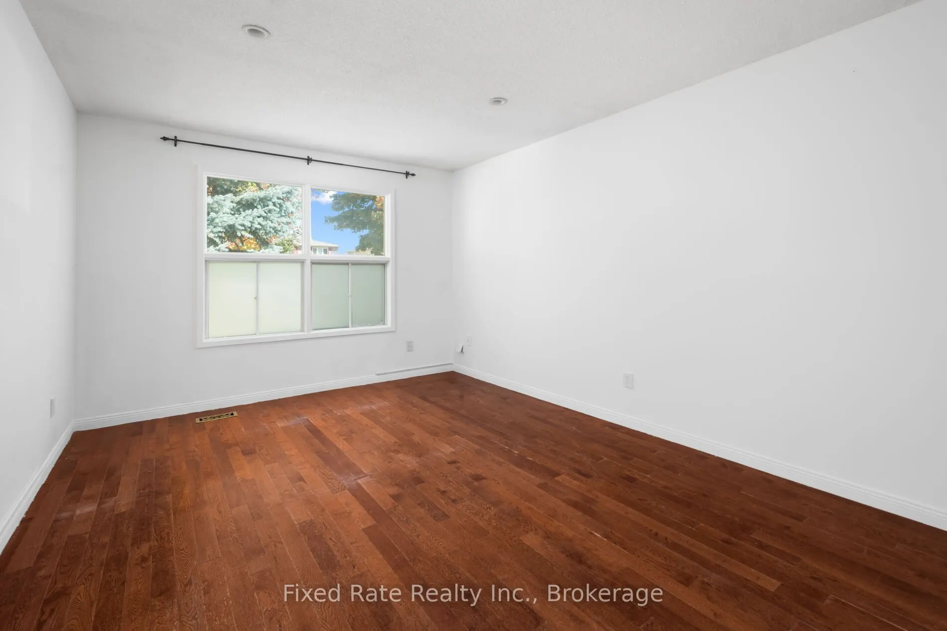 370 Selby Crescent