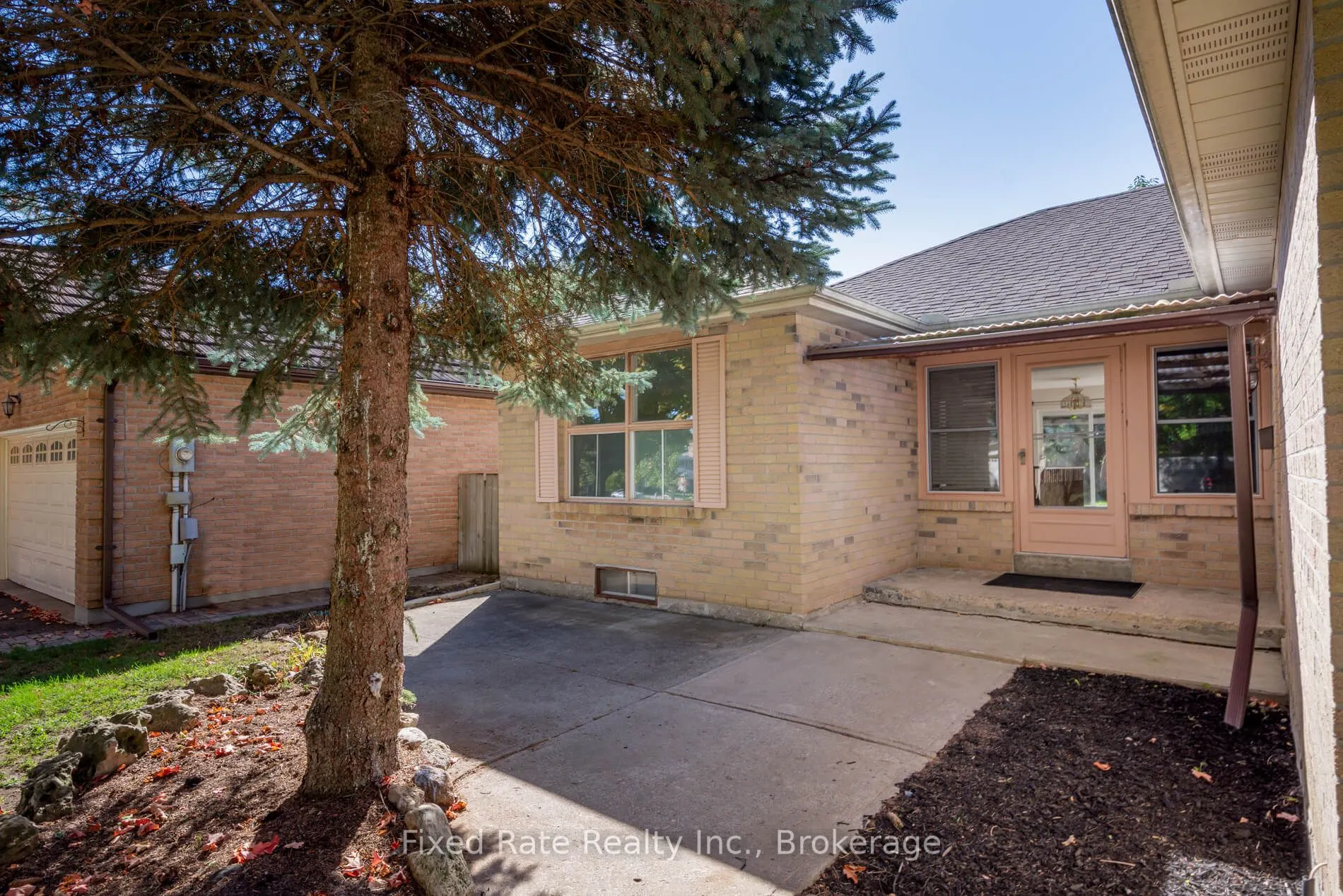 370 Selby Crescent