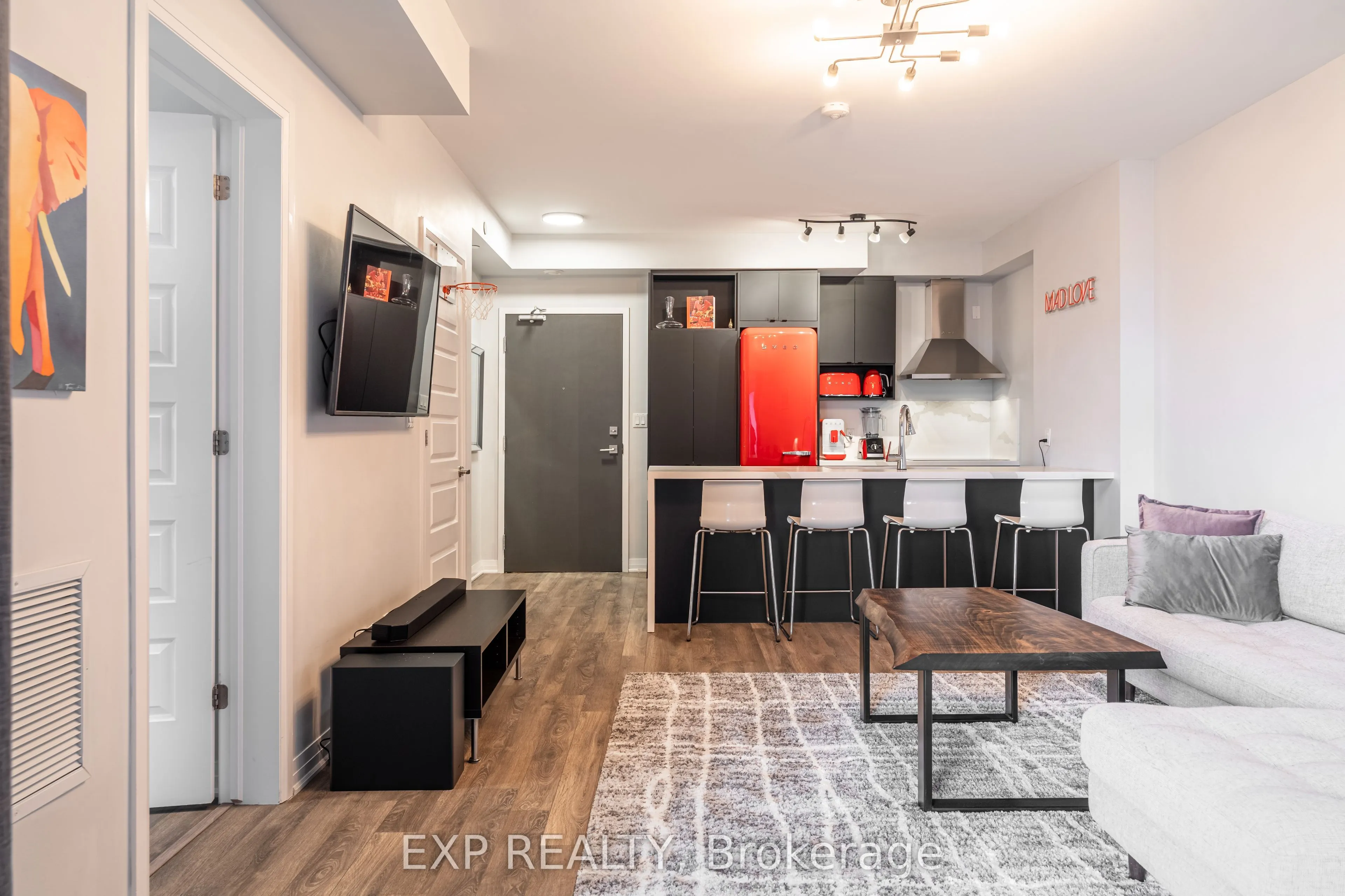 2 Adam Sellers Street, #401