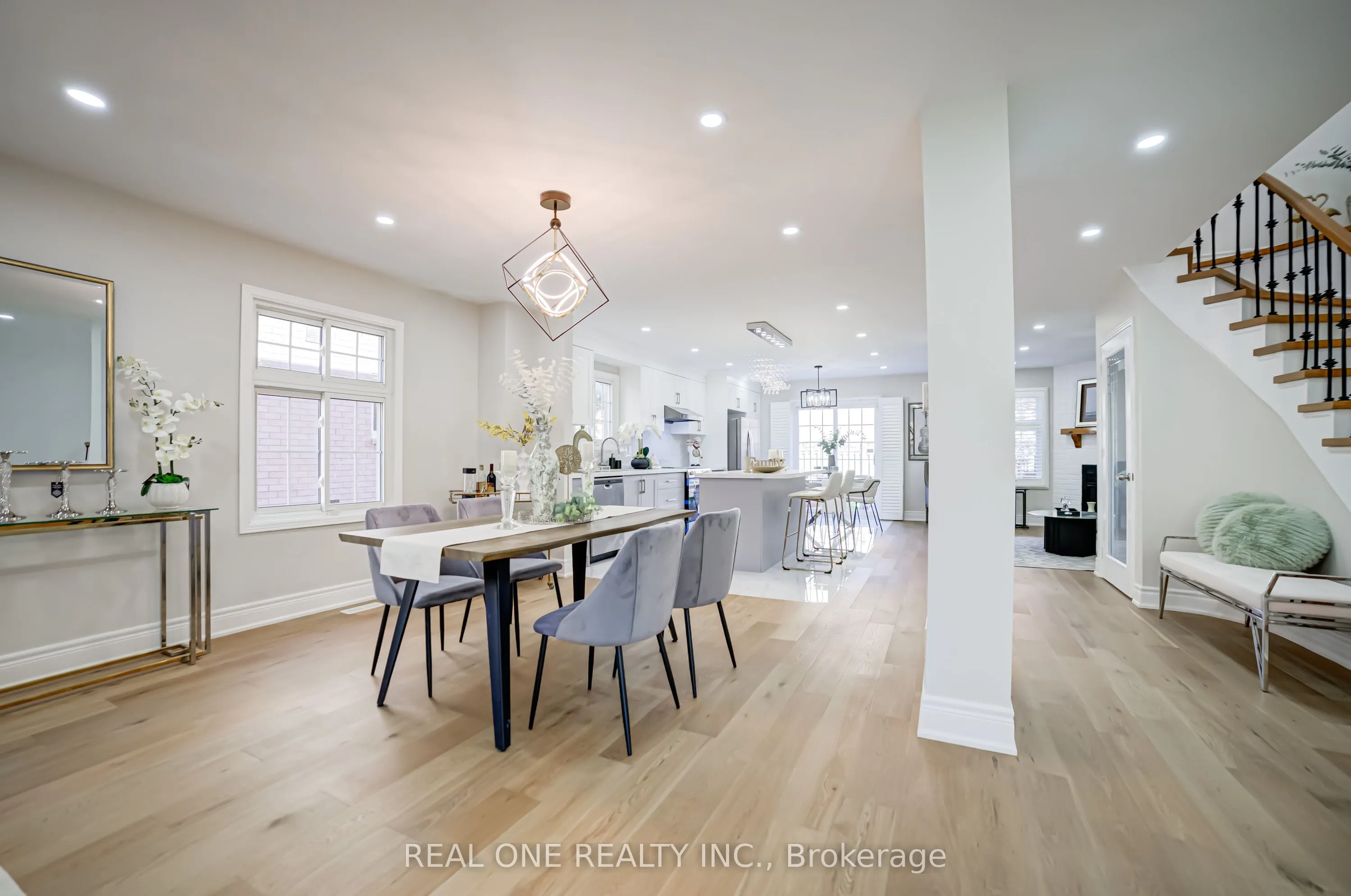 10 Squire Drive