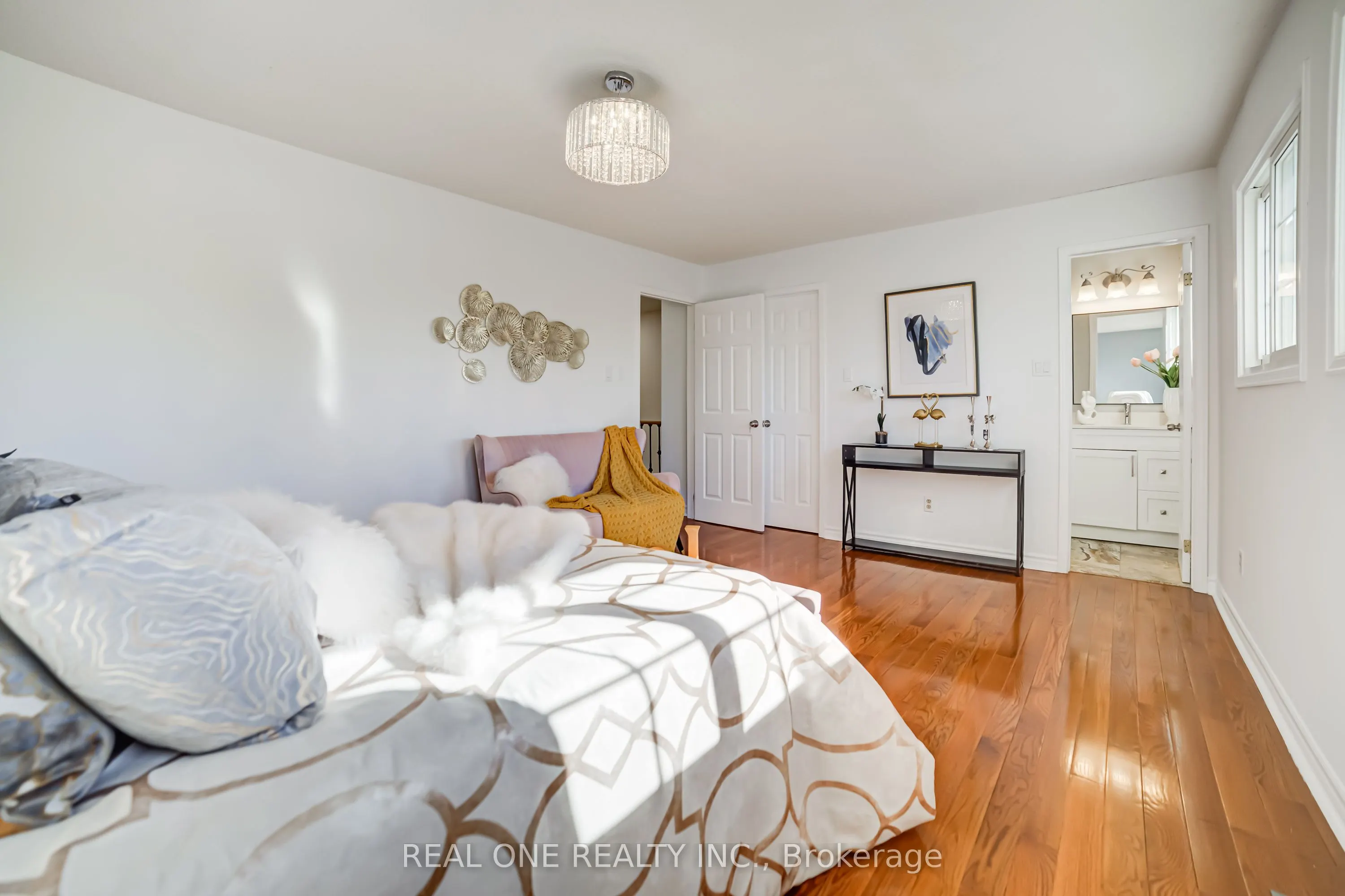 10 Squire Drive