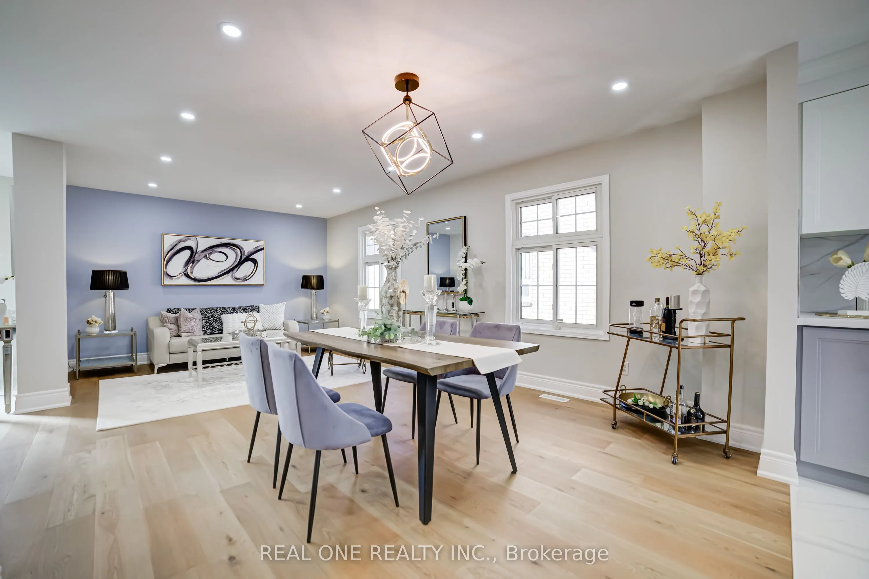 10 Squire Drive