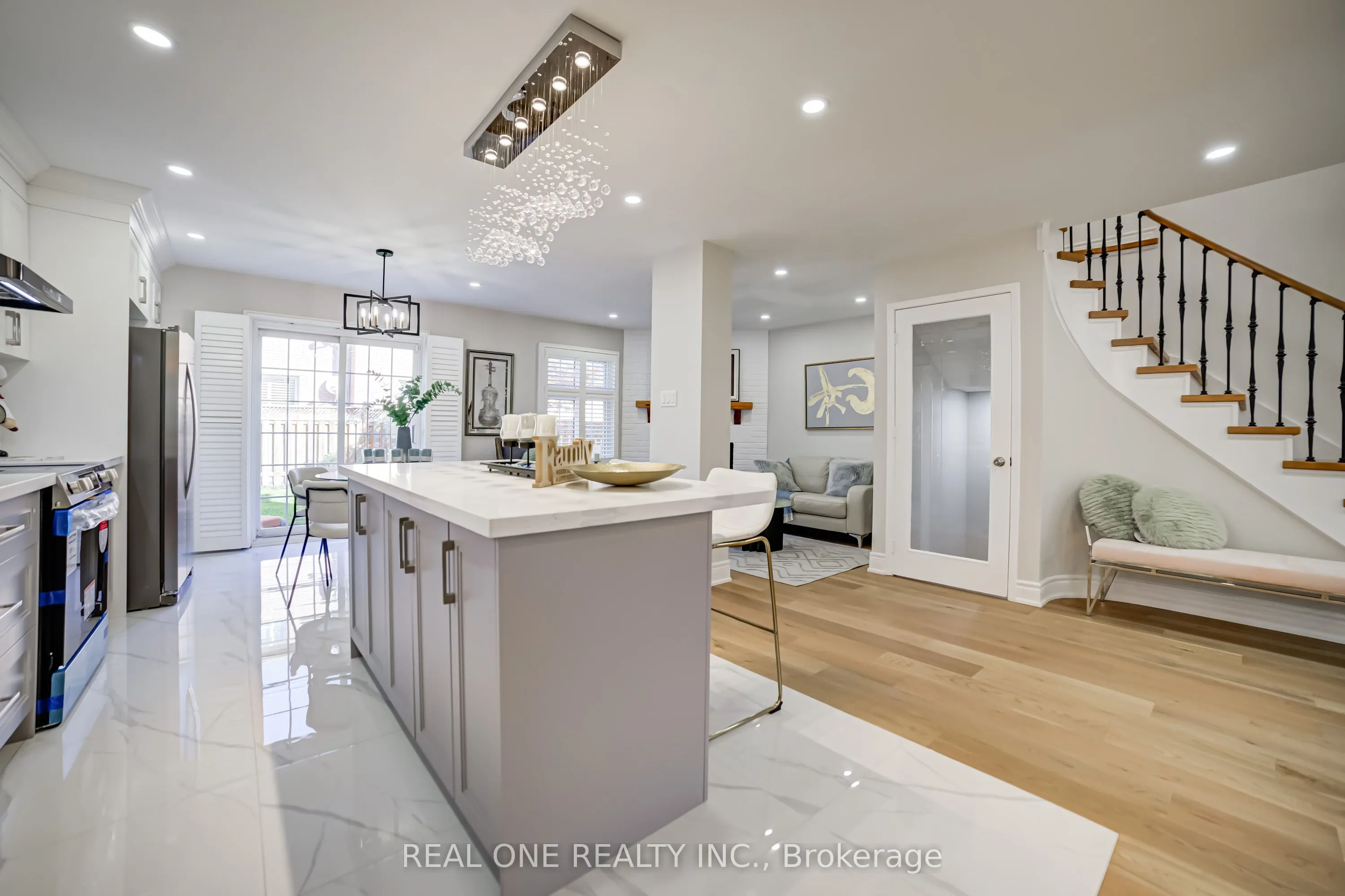 10 Squire Drive