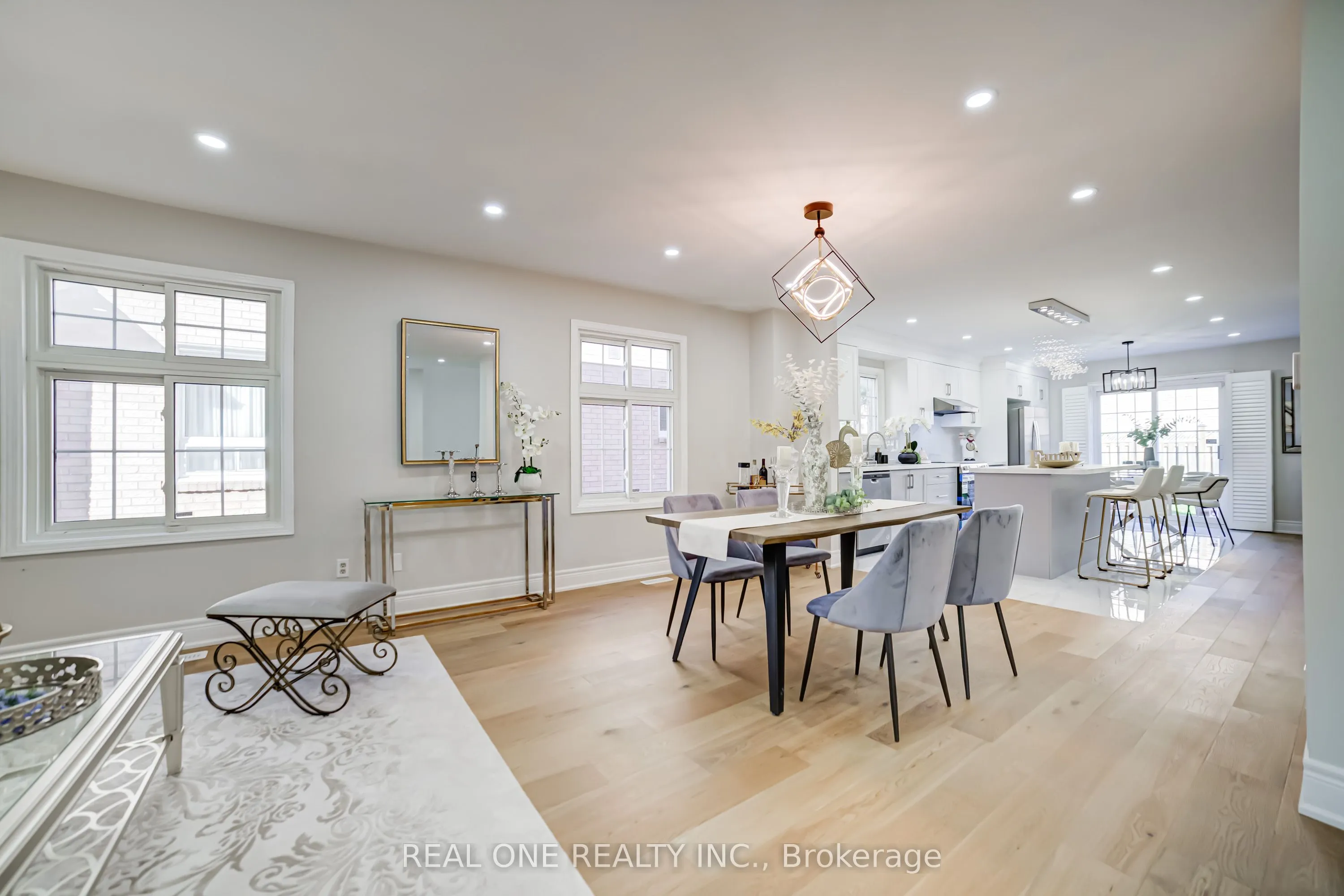 10 Squire Drive
