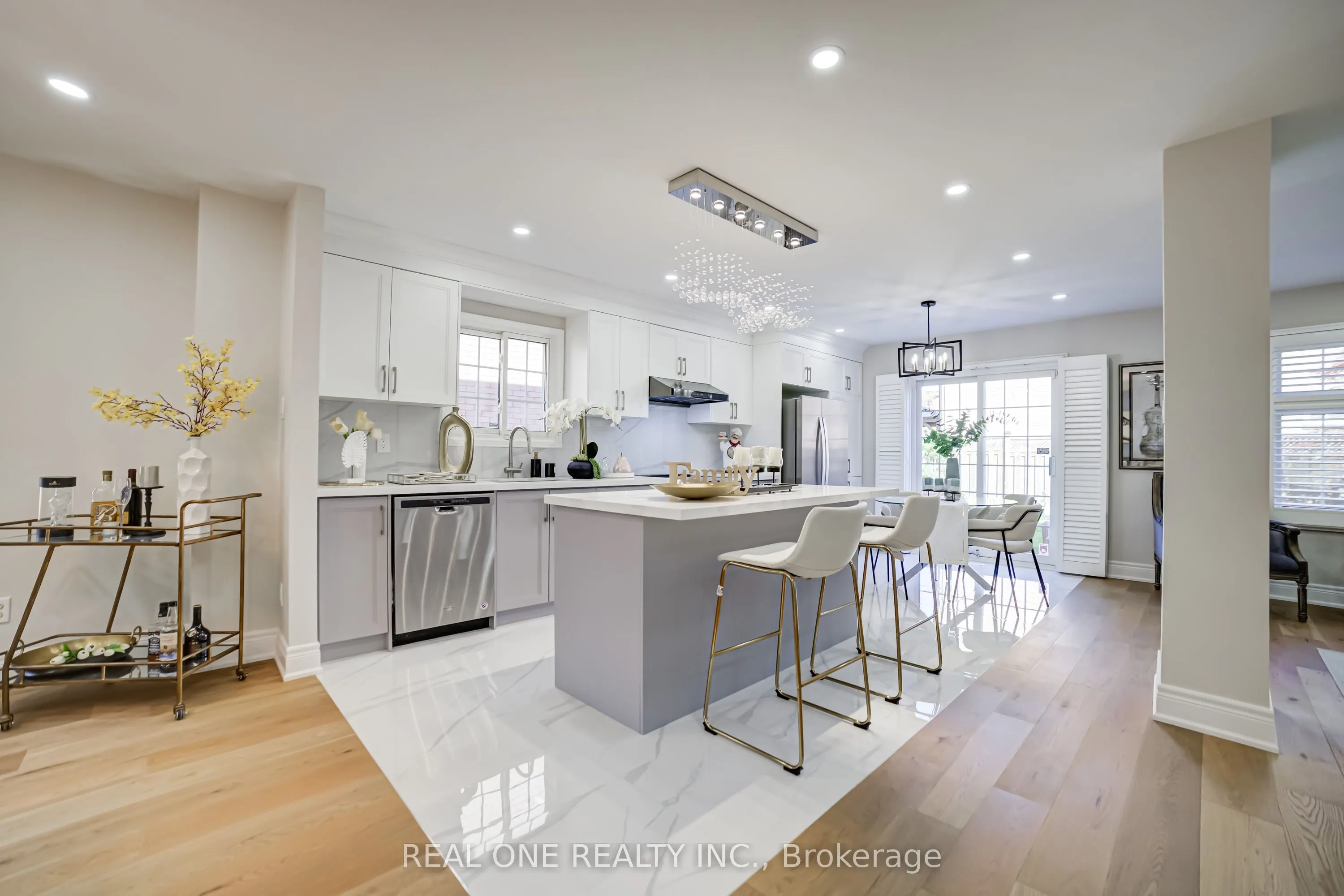 10 Squire Drive