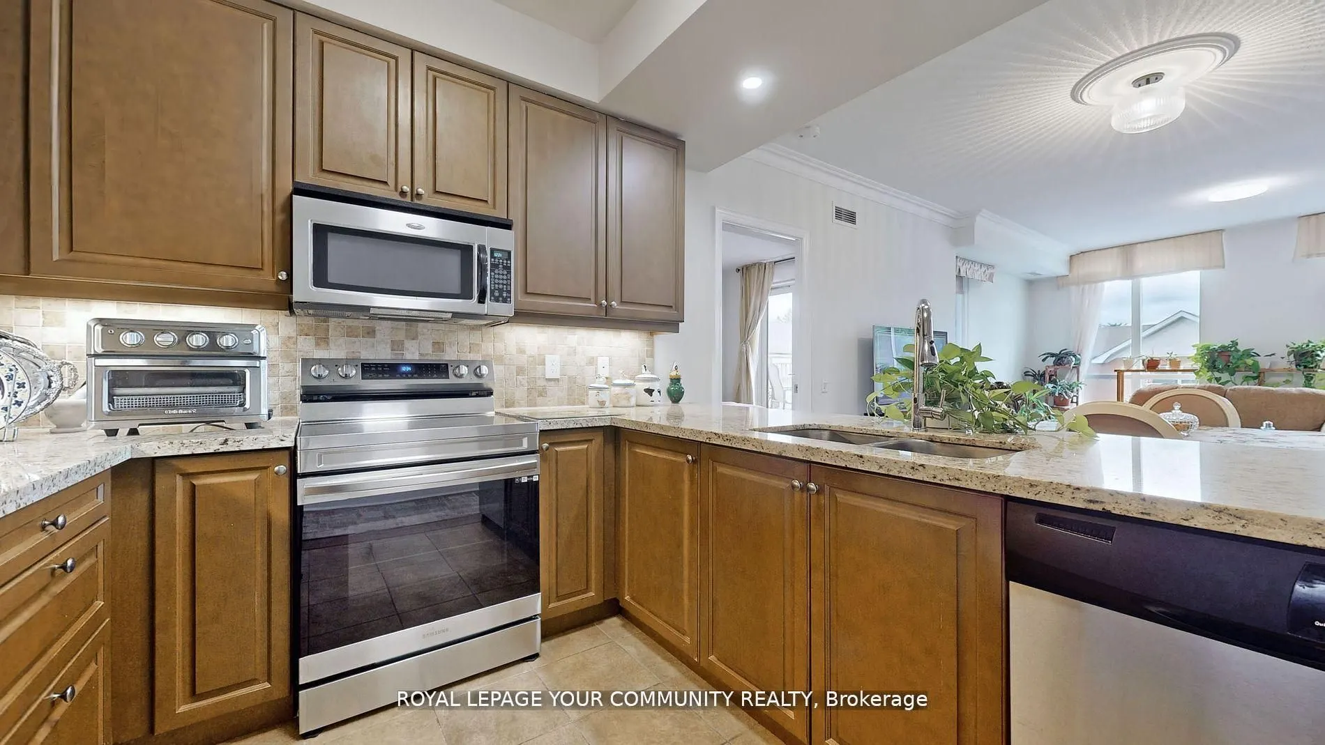 10101 Yonge Street, #303