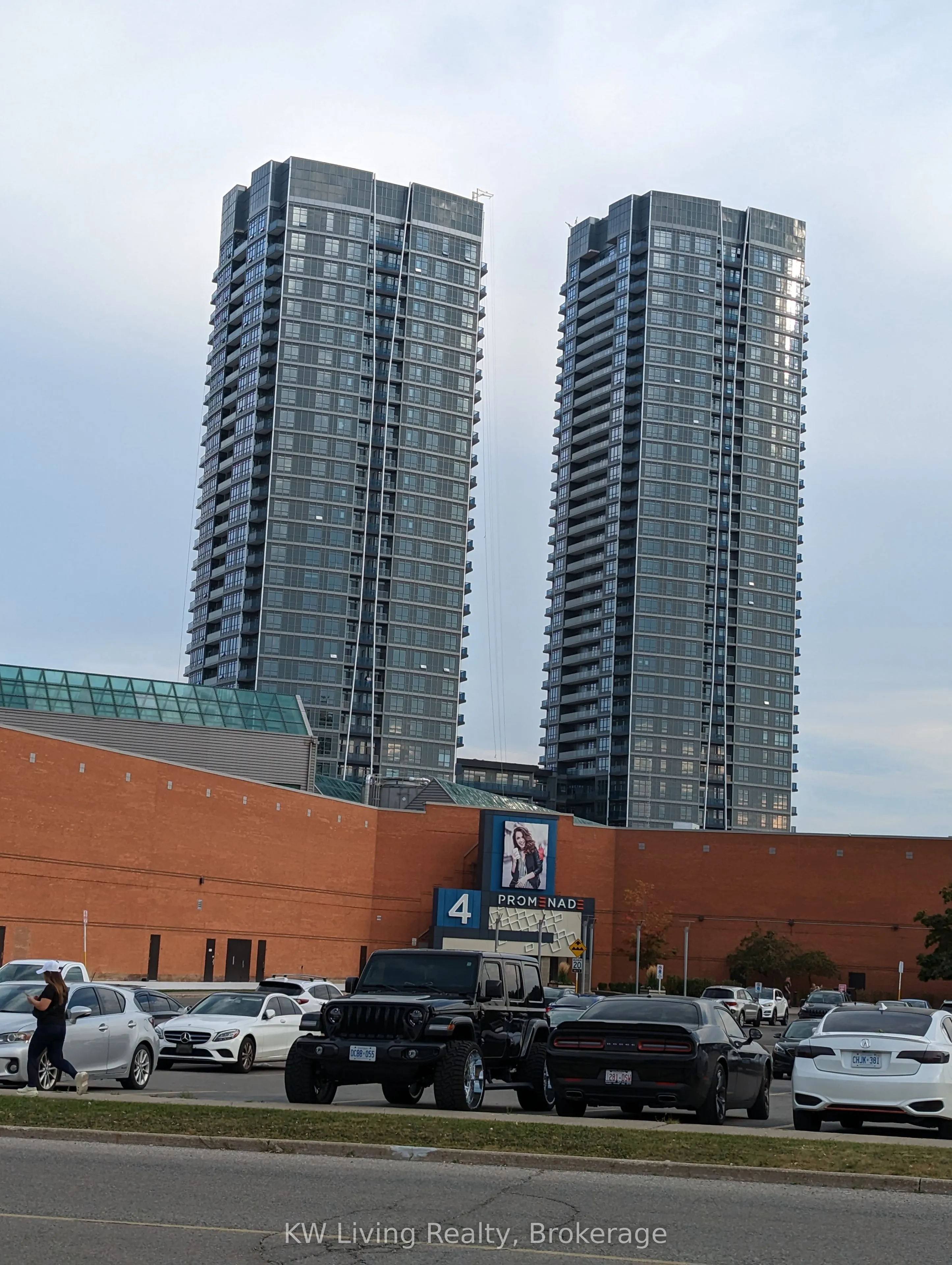 50 Upper Mall Way, #B1207