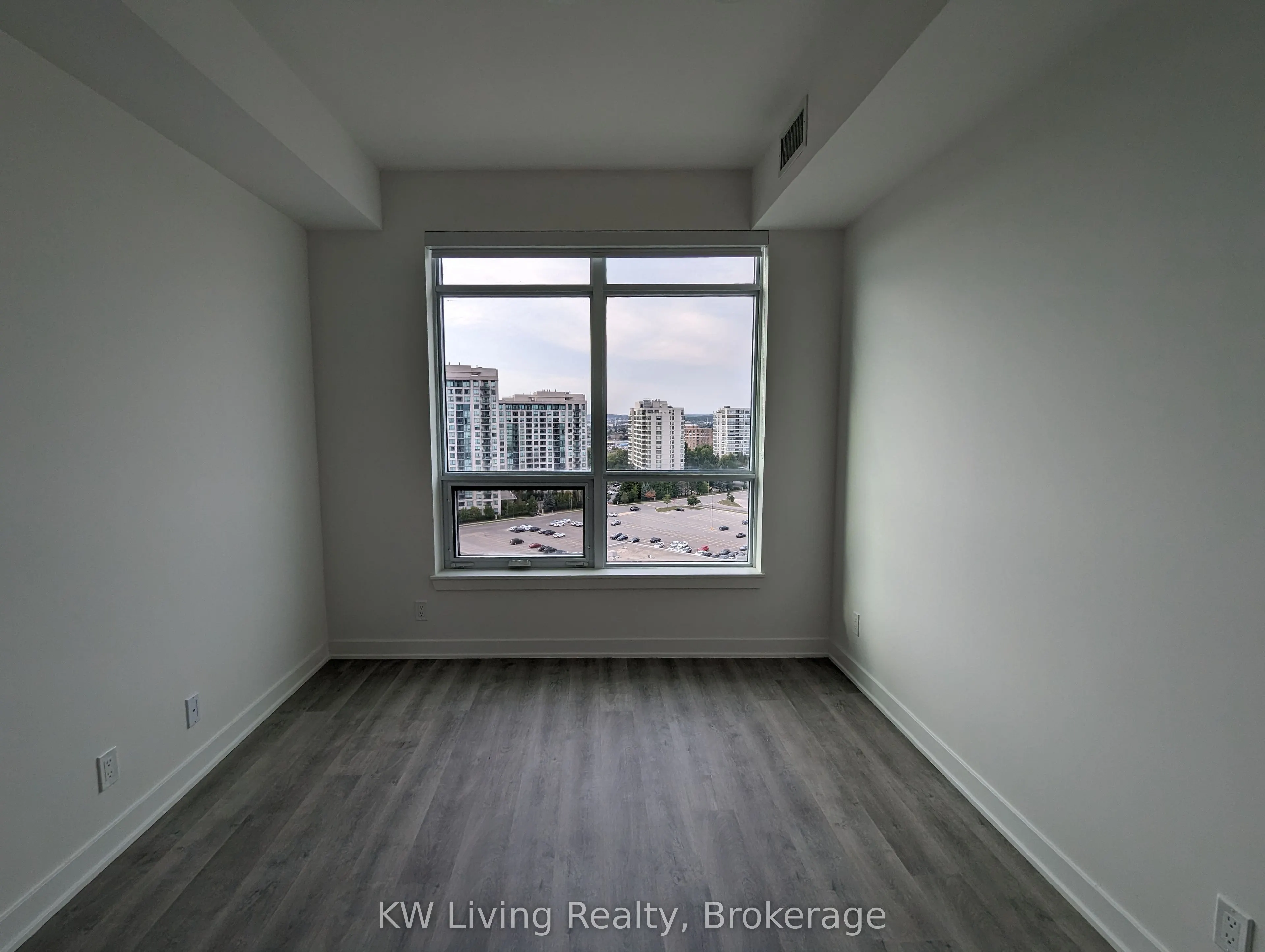 50 Upper Mall Way, #B1207