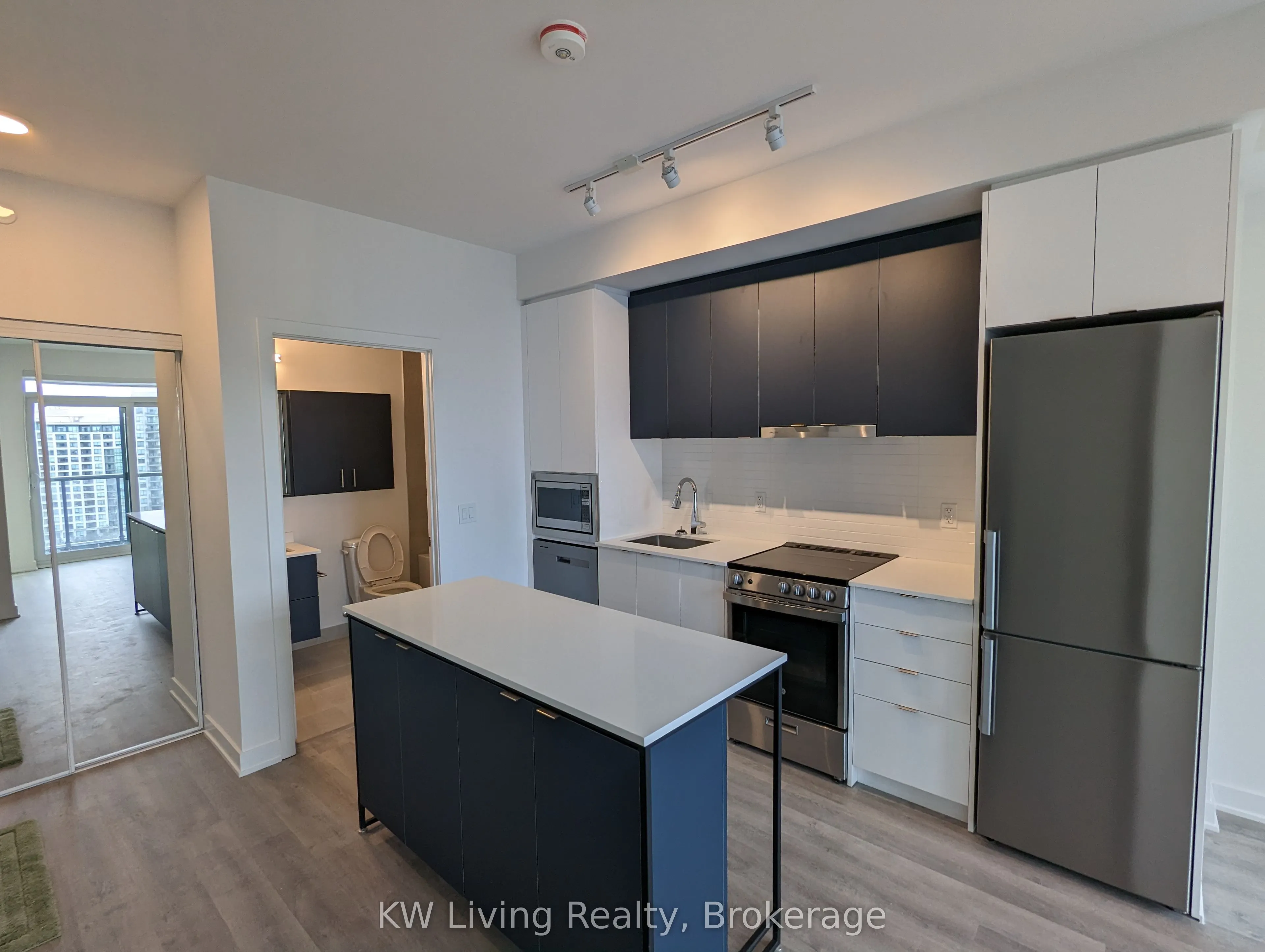 50 Upper Mall Way, #B1207