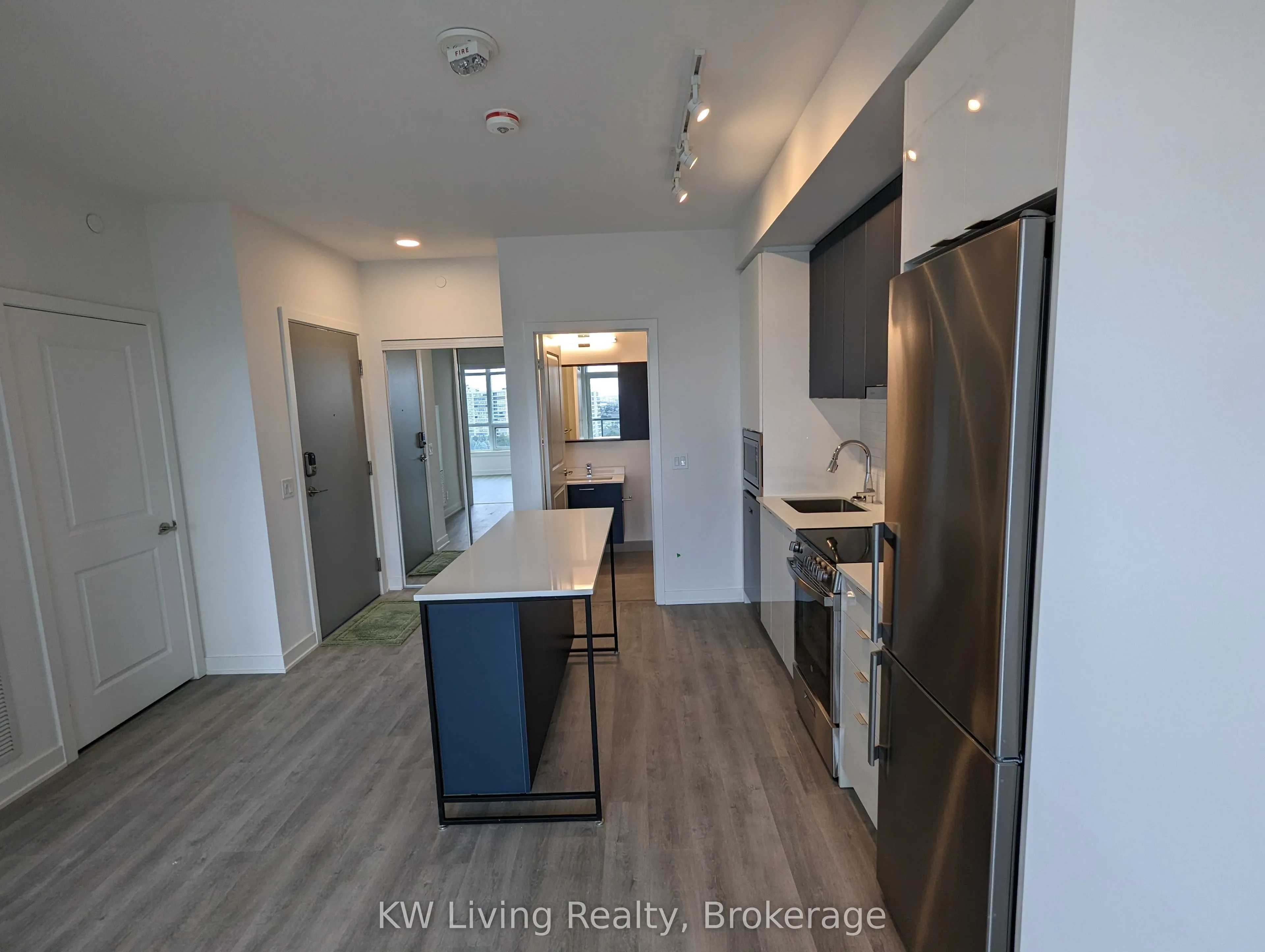 50 Upper Mall Way, #B1207