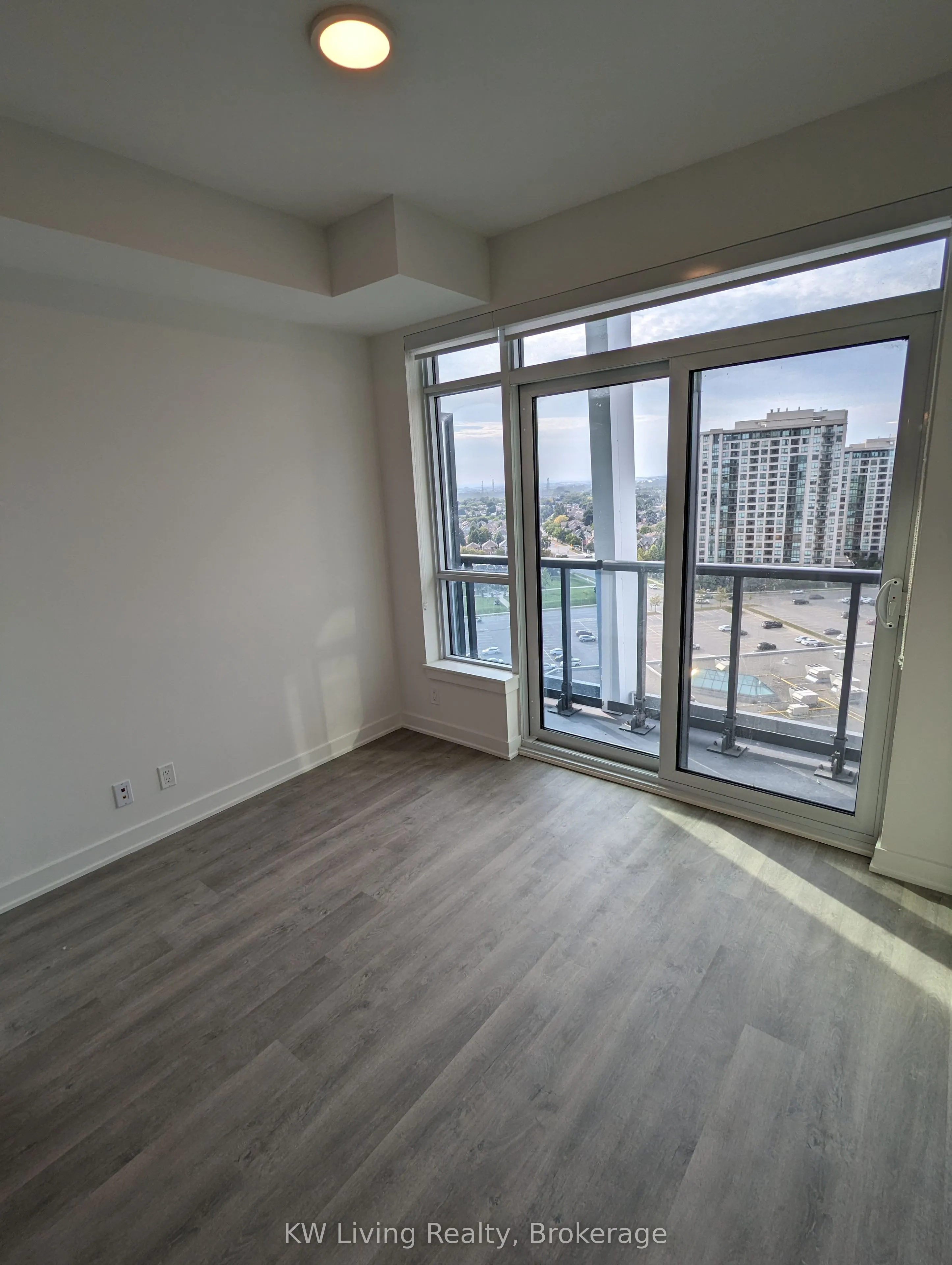 50 Upper Mall Way, #B1207