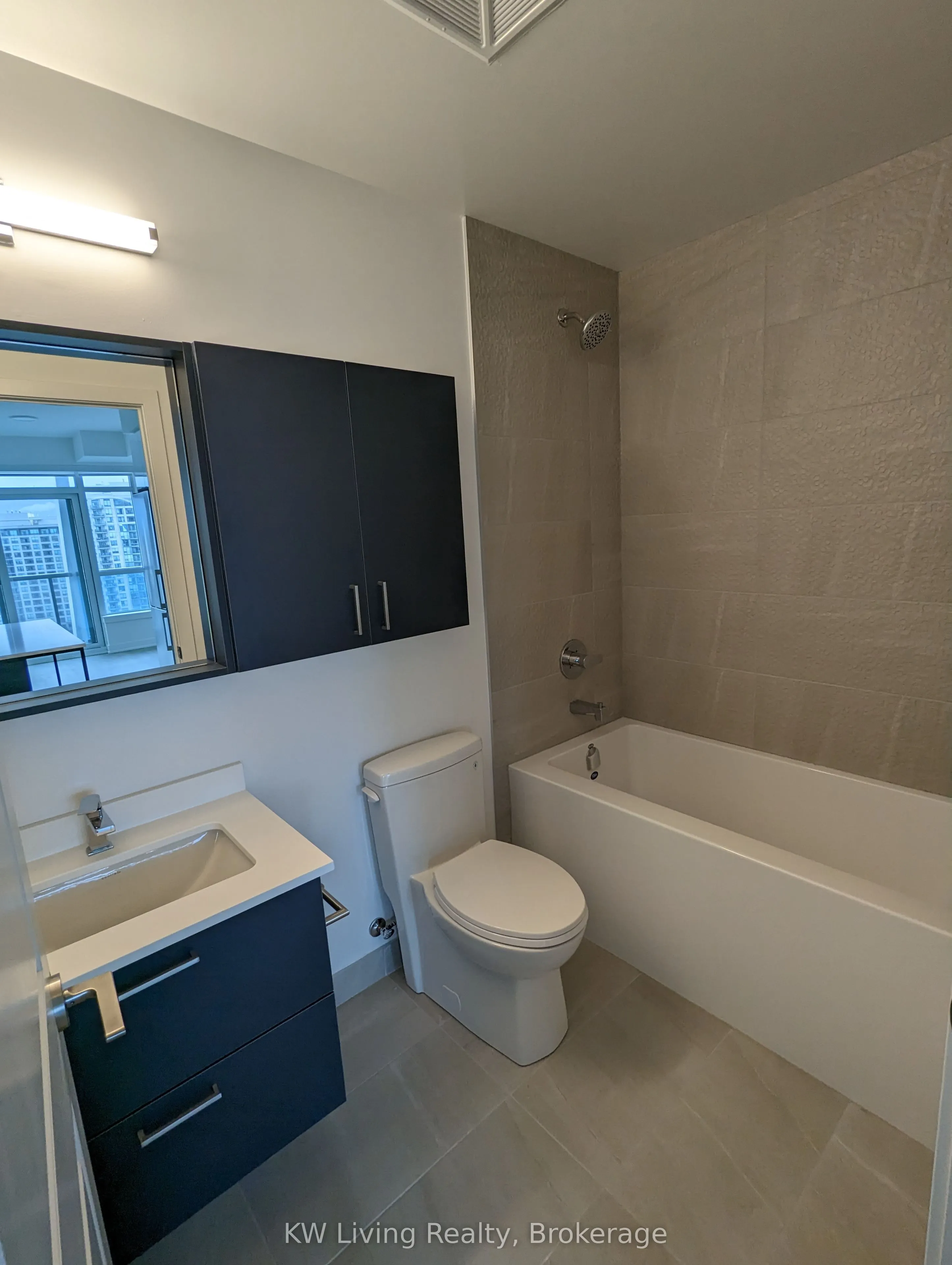 50 Upper Mall Way, #B1207