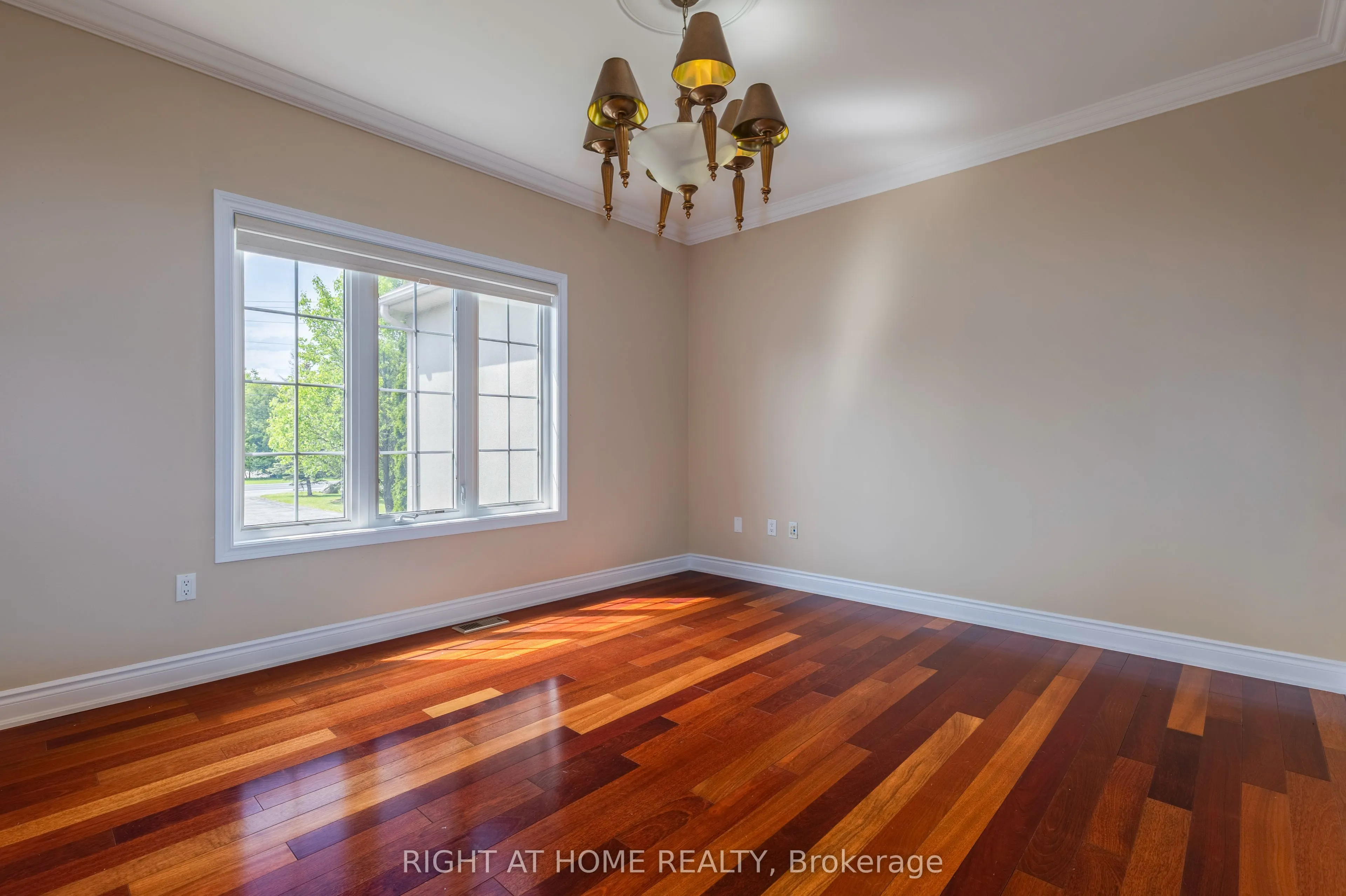 900 15th Side Road, #MAIN