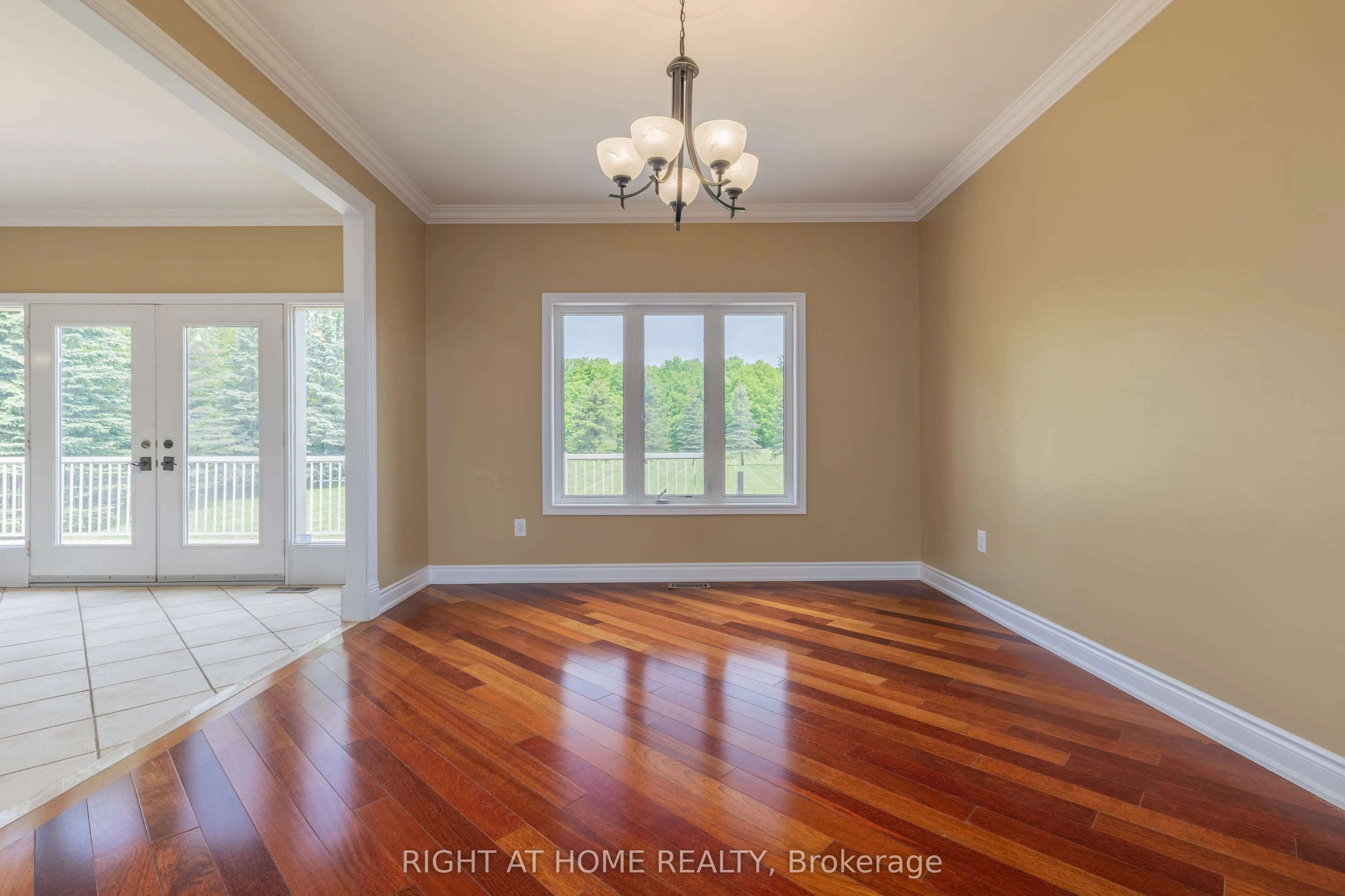 900 15th Side Road, #MAIN