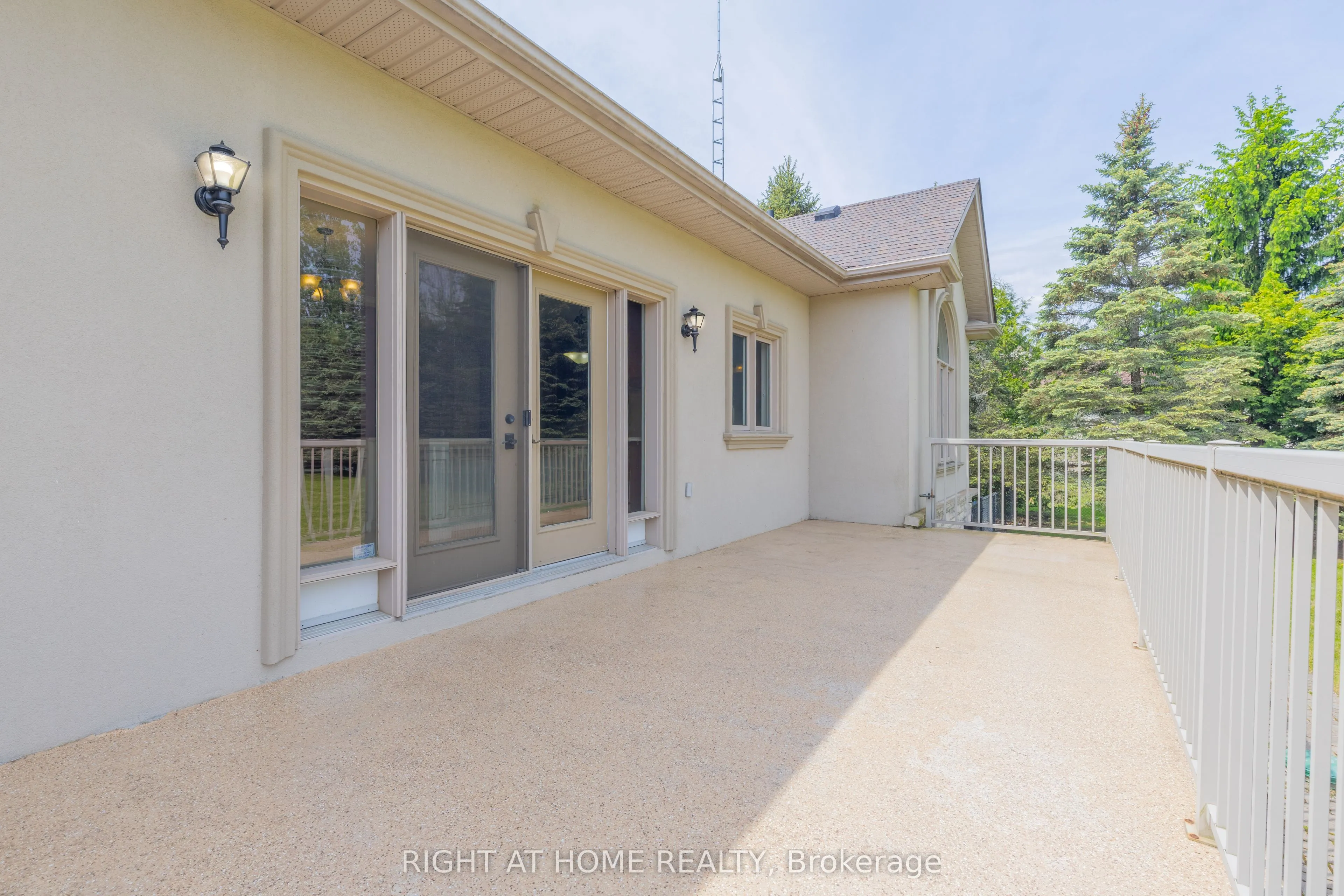 900 15th Side Road, #MAIN