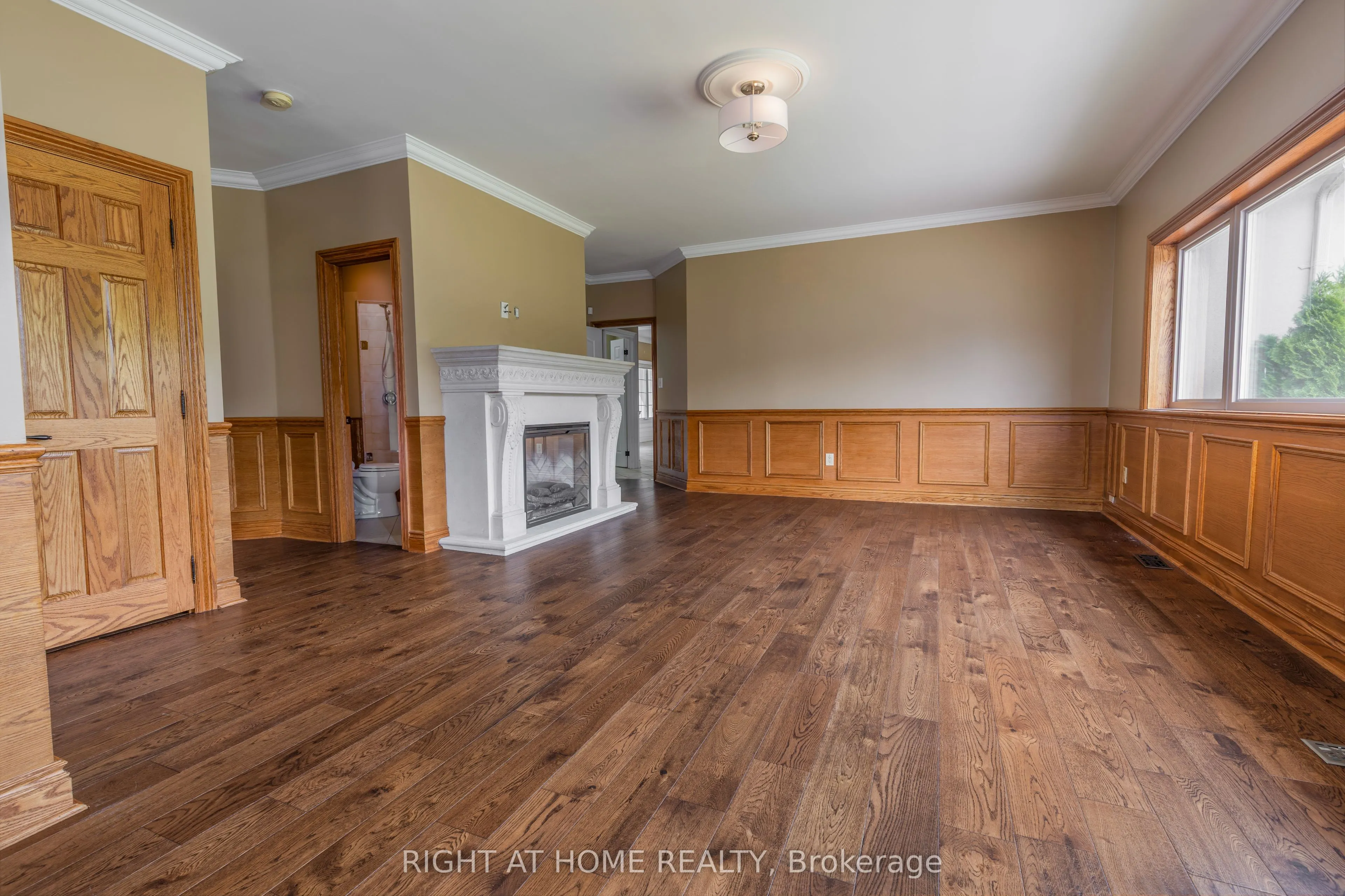 900 15th Side Road, #MAIN