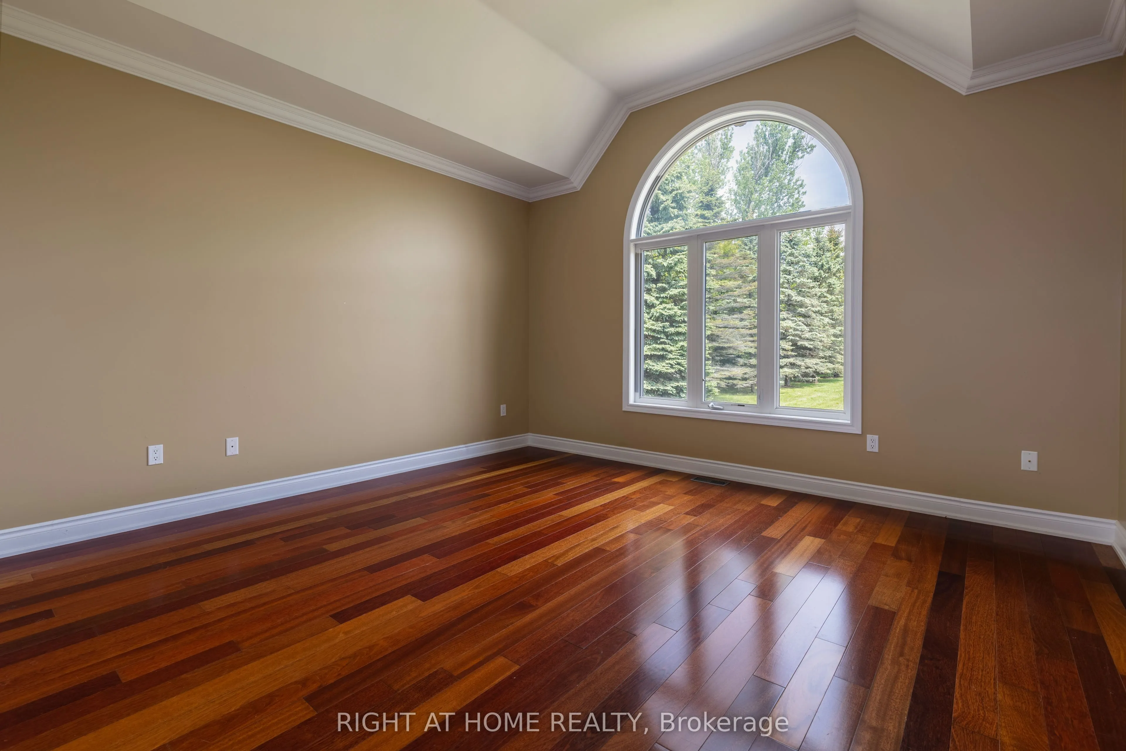 900 15th Side Road, #MAIN