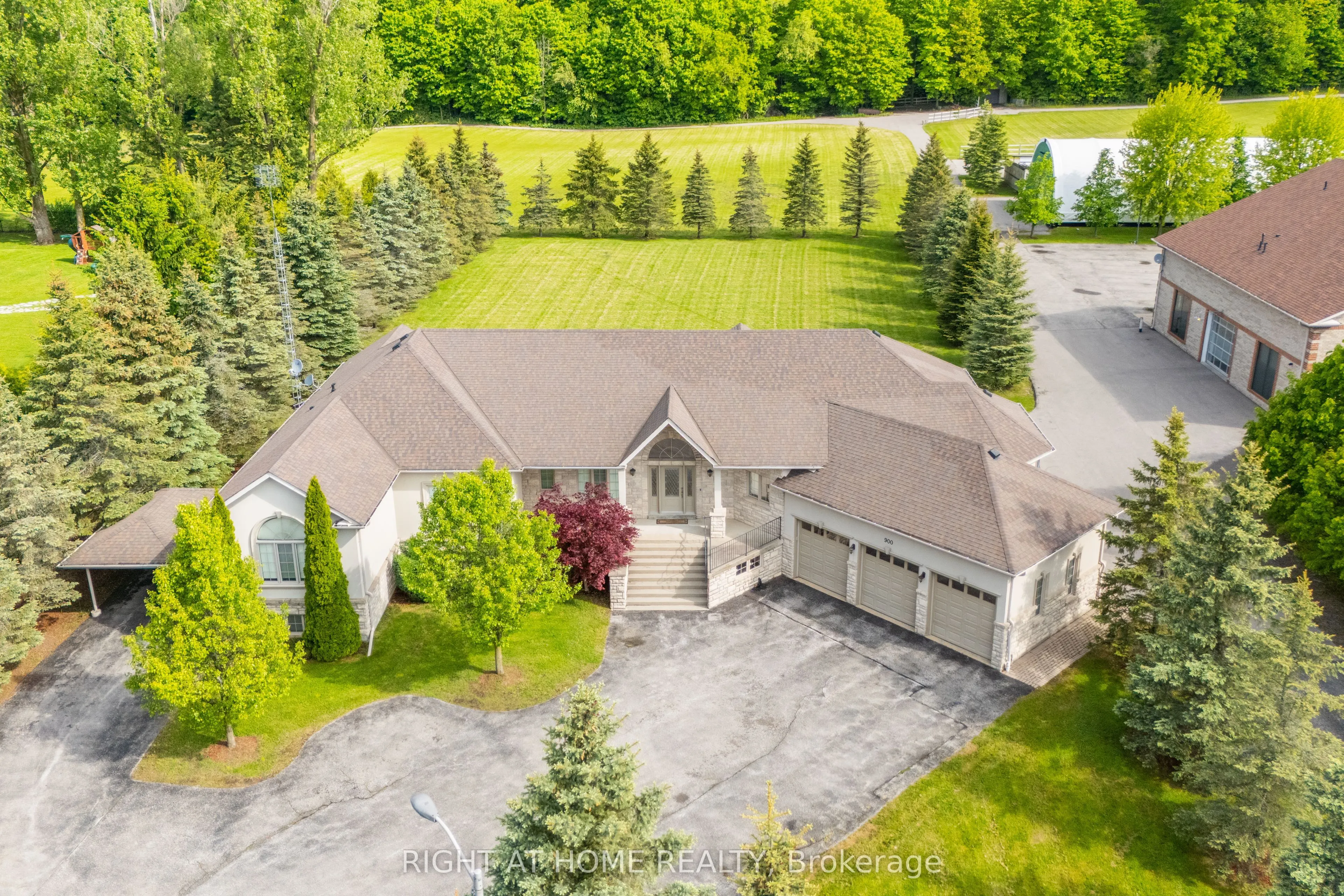 900 15th Side Road, #MAIN