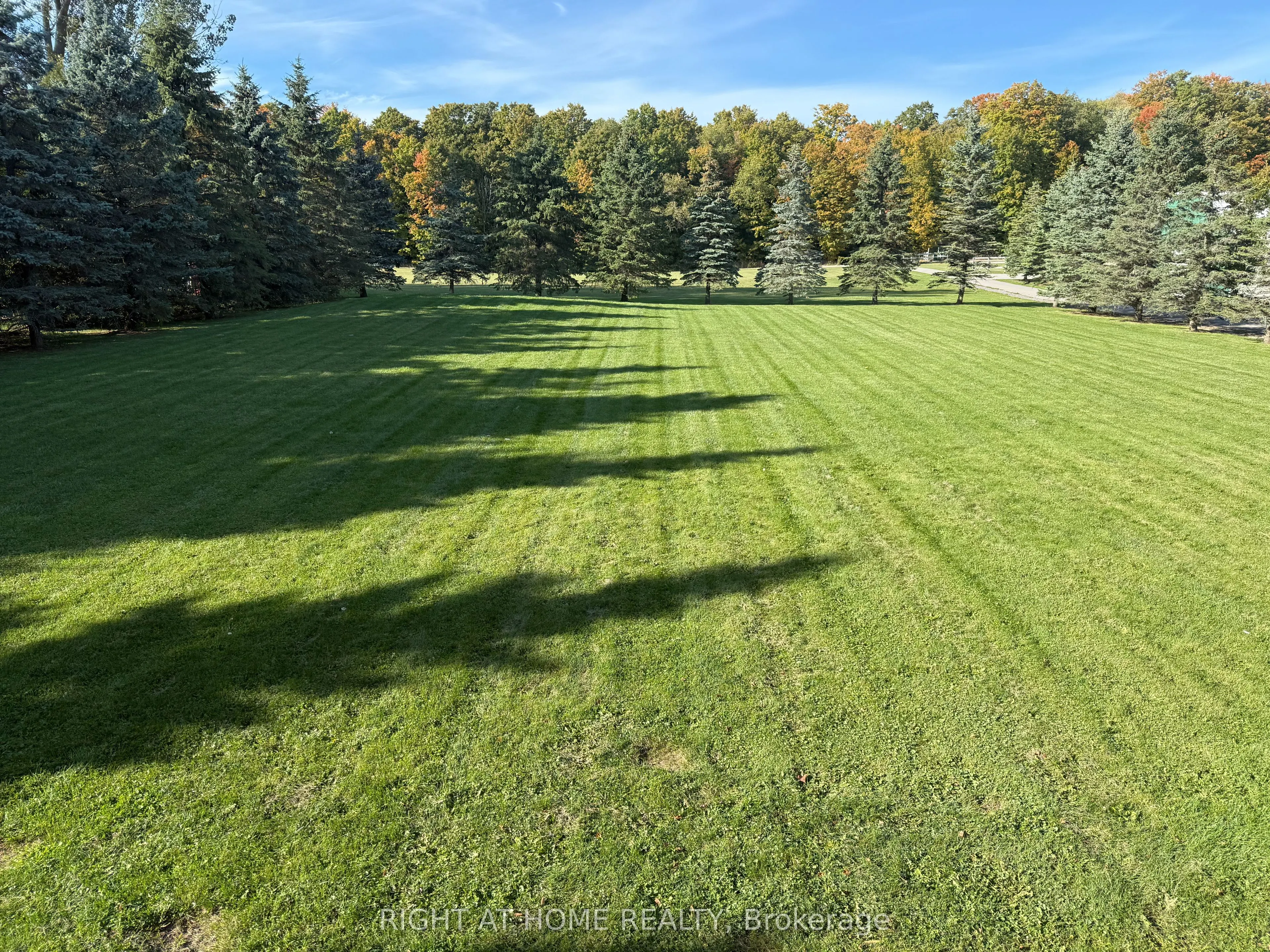 900 15th Side Road, #MAIN