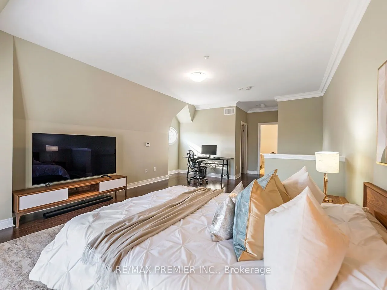 1 Powseland Crescent, #1