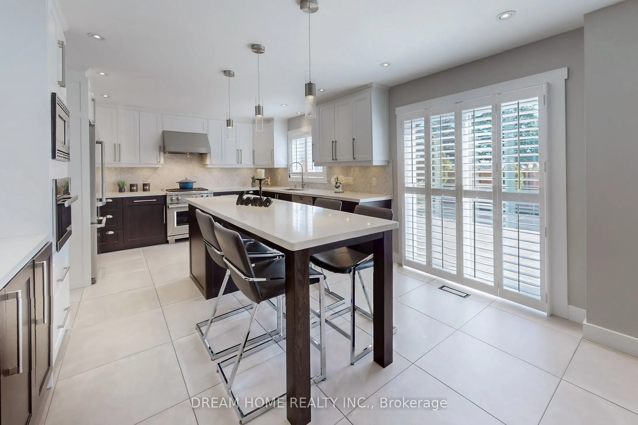 47 Venetian Crescent