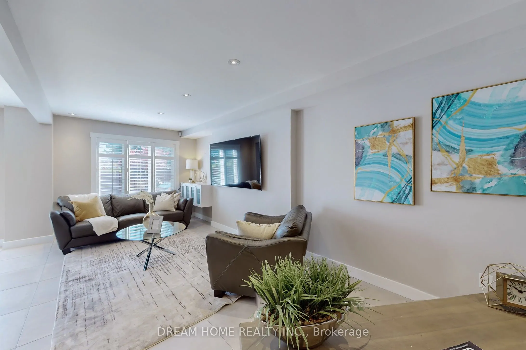 47 Venetian Crescent