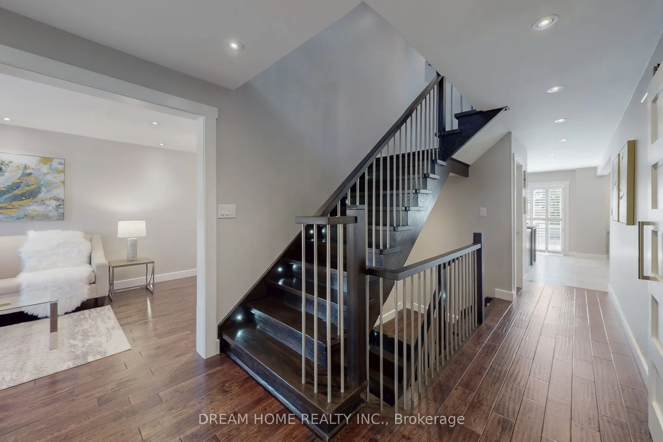 47 Venetian Crescent