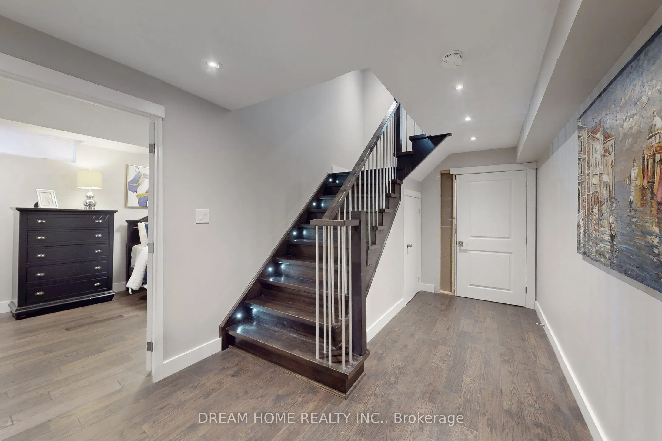 47 Venetian Crescent