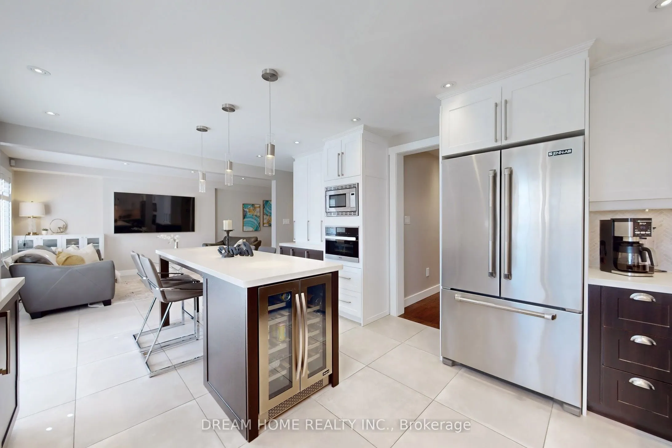 47 Venetian Crescent