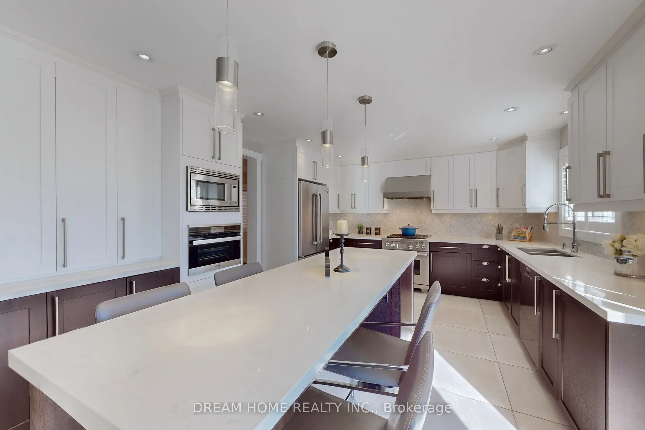 47 Venetian Crescent