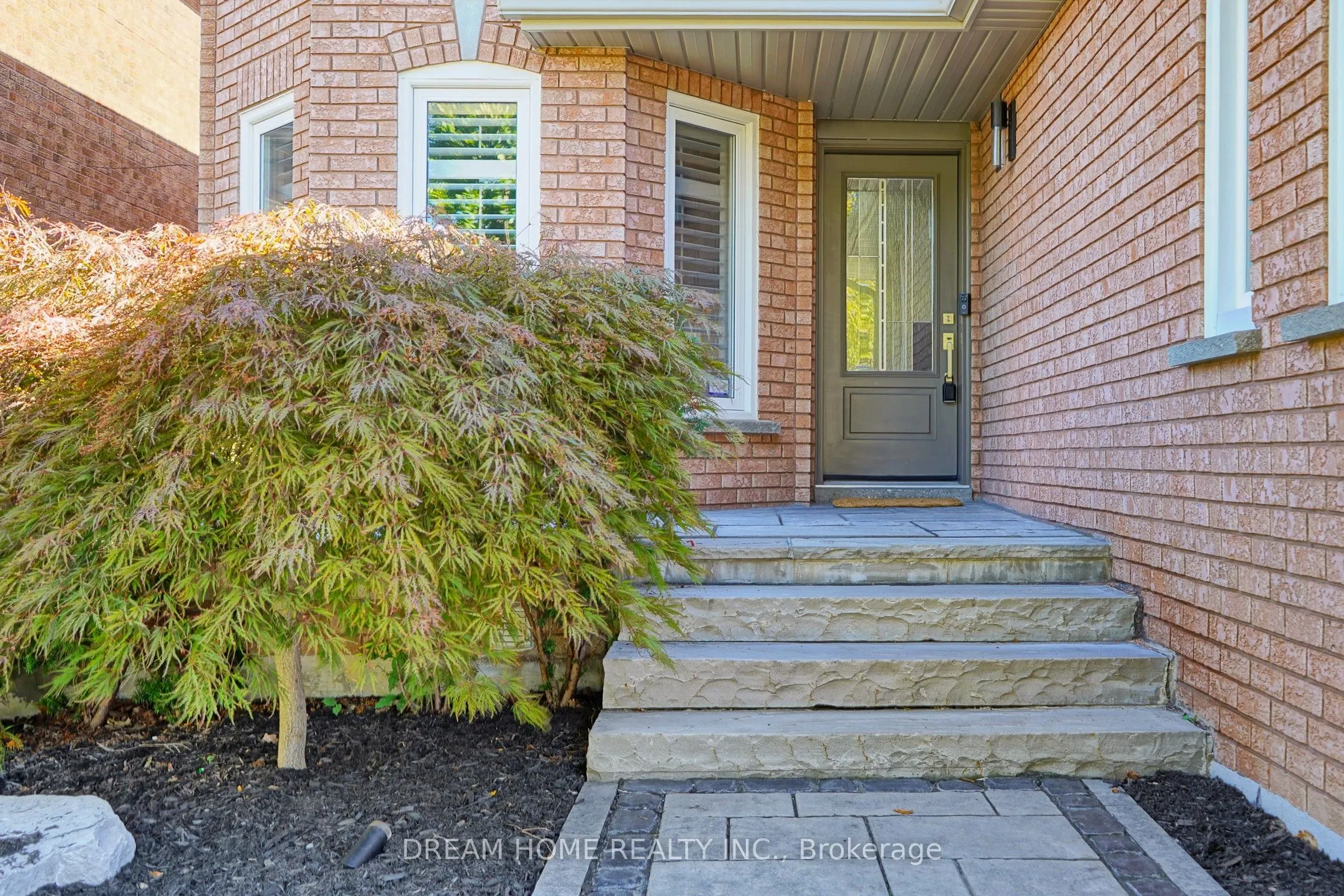 47 Venetian Crescent